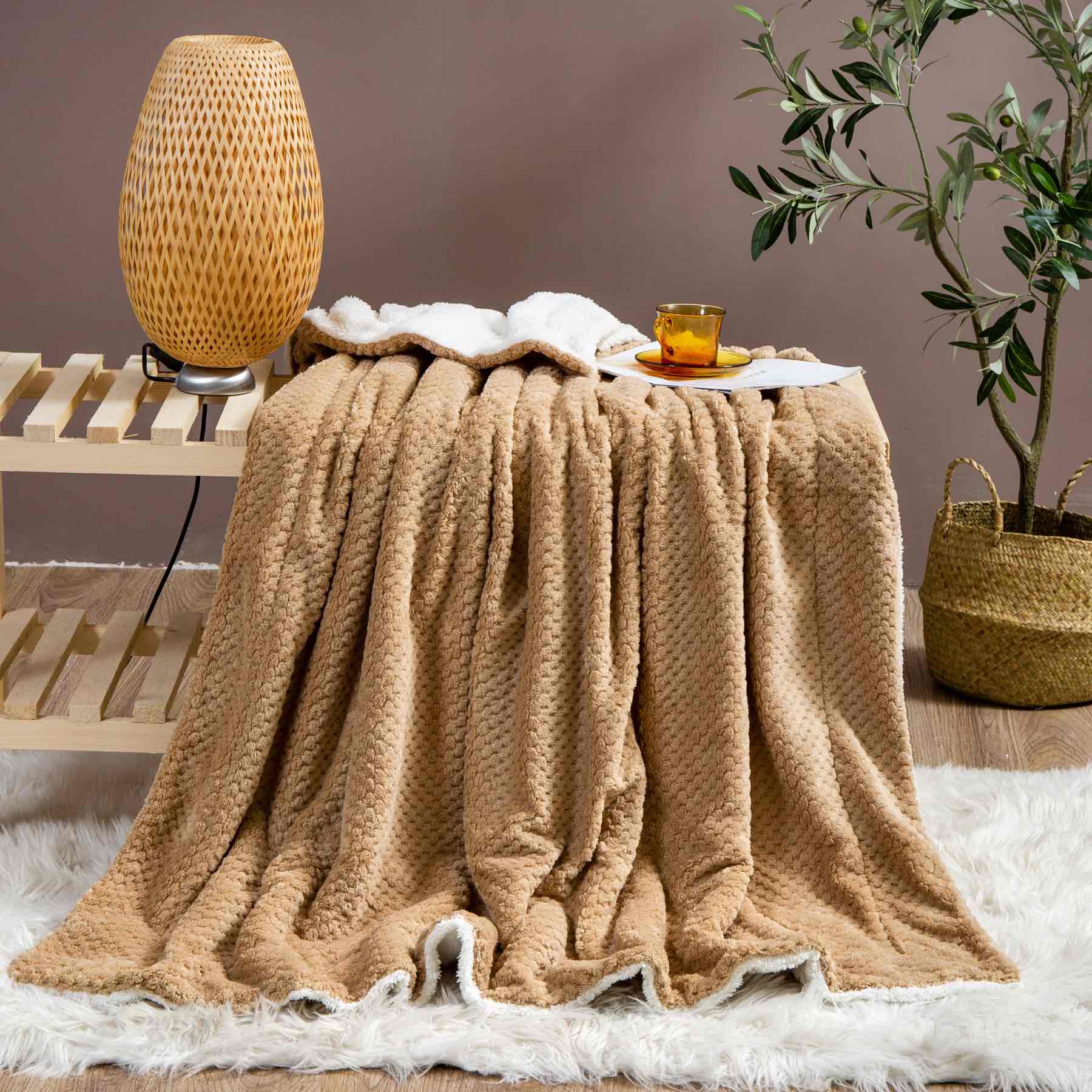 Beżowy Koc Z Mikrofibry Baranek 150x200 Sherpa view 2