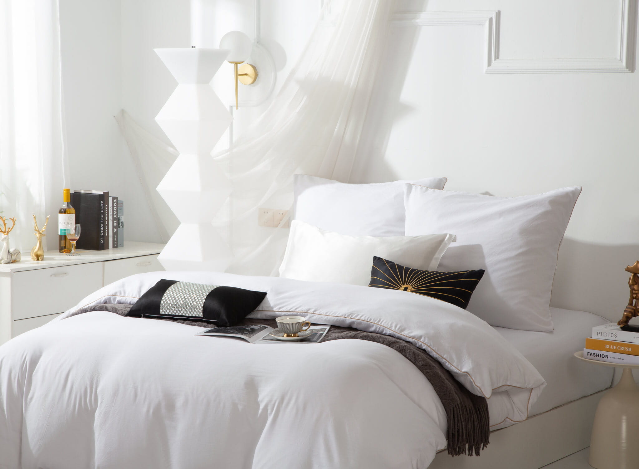 Biała Pościel z Satyny 140x200 ze Złotą Lamówką view 2