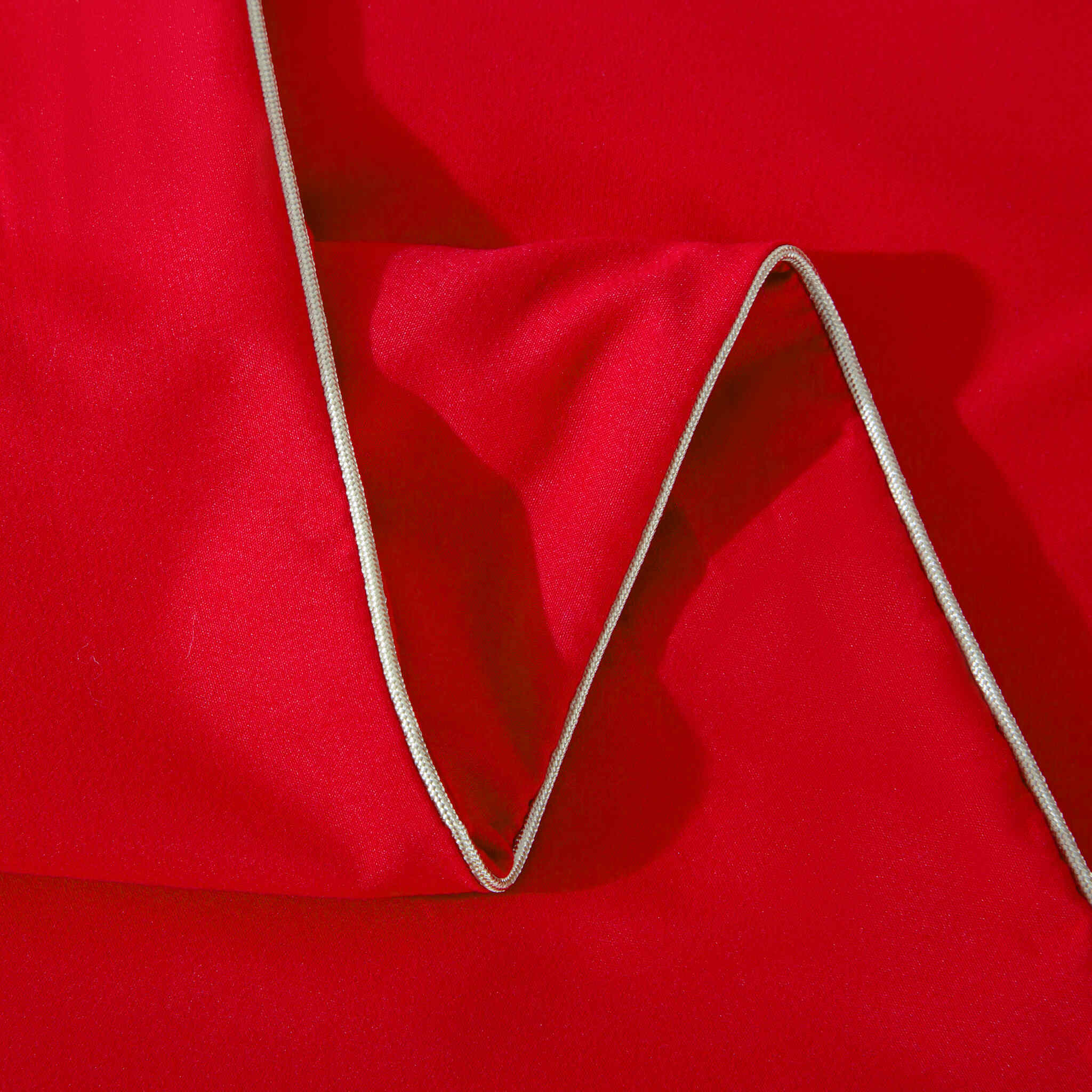 Czerwona Pościel z  Satyny ze Złotą Lamówką 160x 200