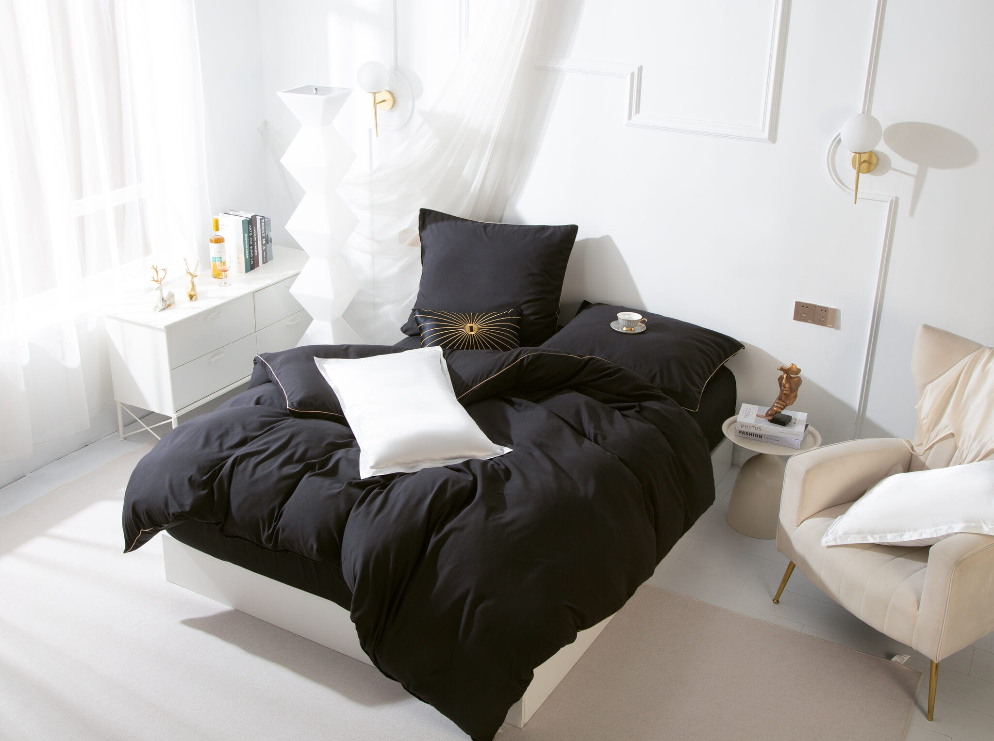 Czarna Pościel z  Satyny ze Złotą Lamówką 160x 200 view 5