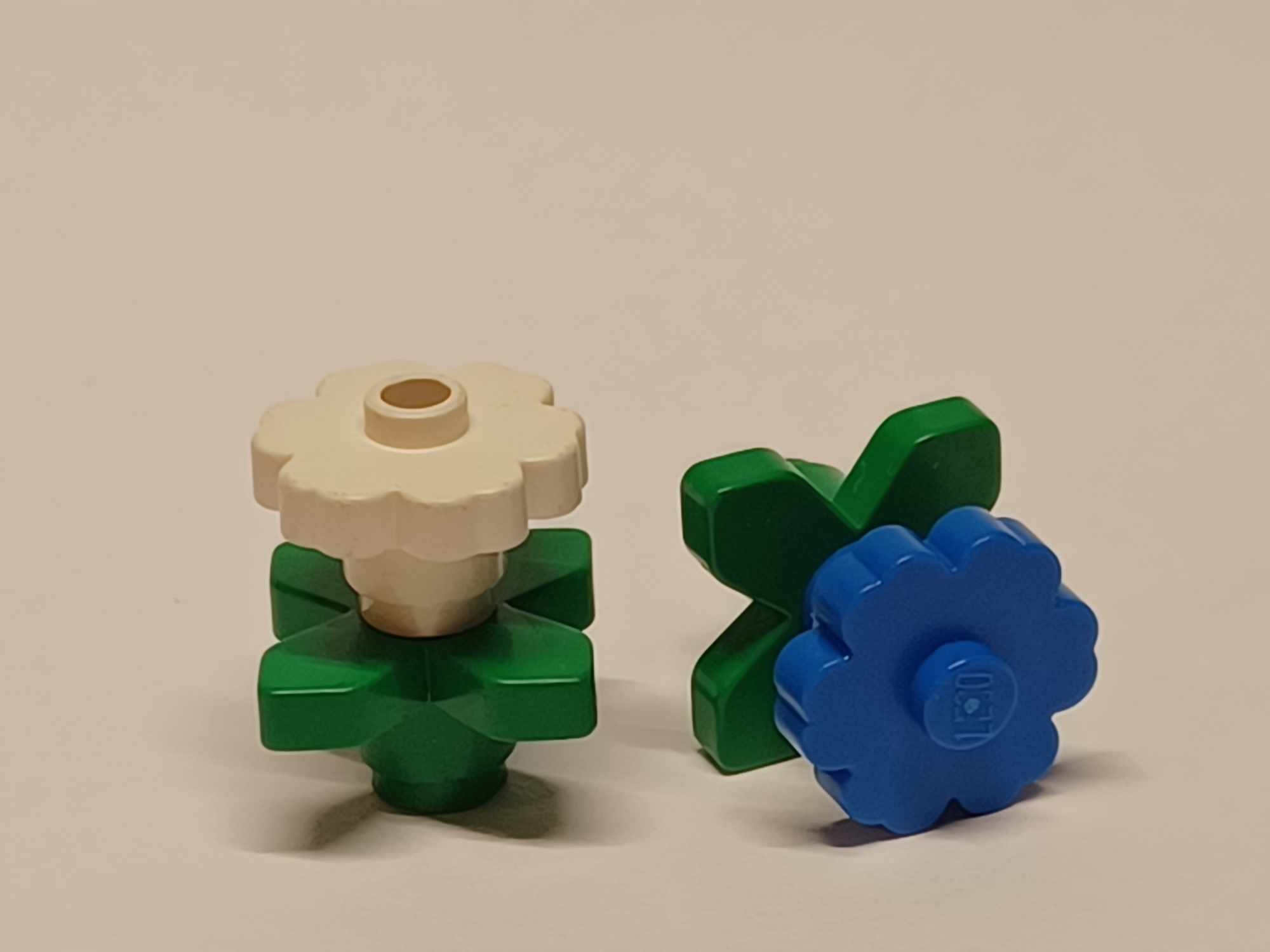 627D11. Lego kwiat roślina 4728 + liść 4727 - mix niebiesko ciemny i biały 3 44a7f7b8156c7c73f2dc0debfaa99c8d