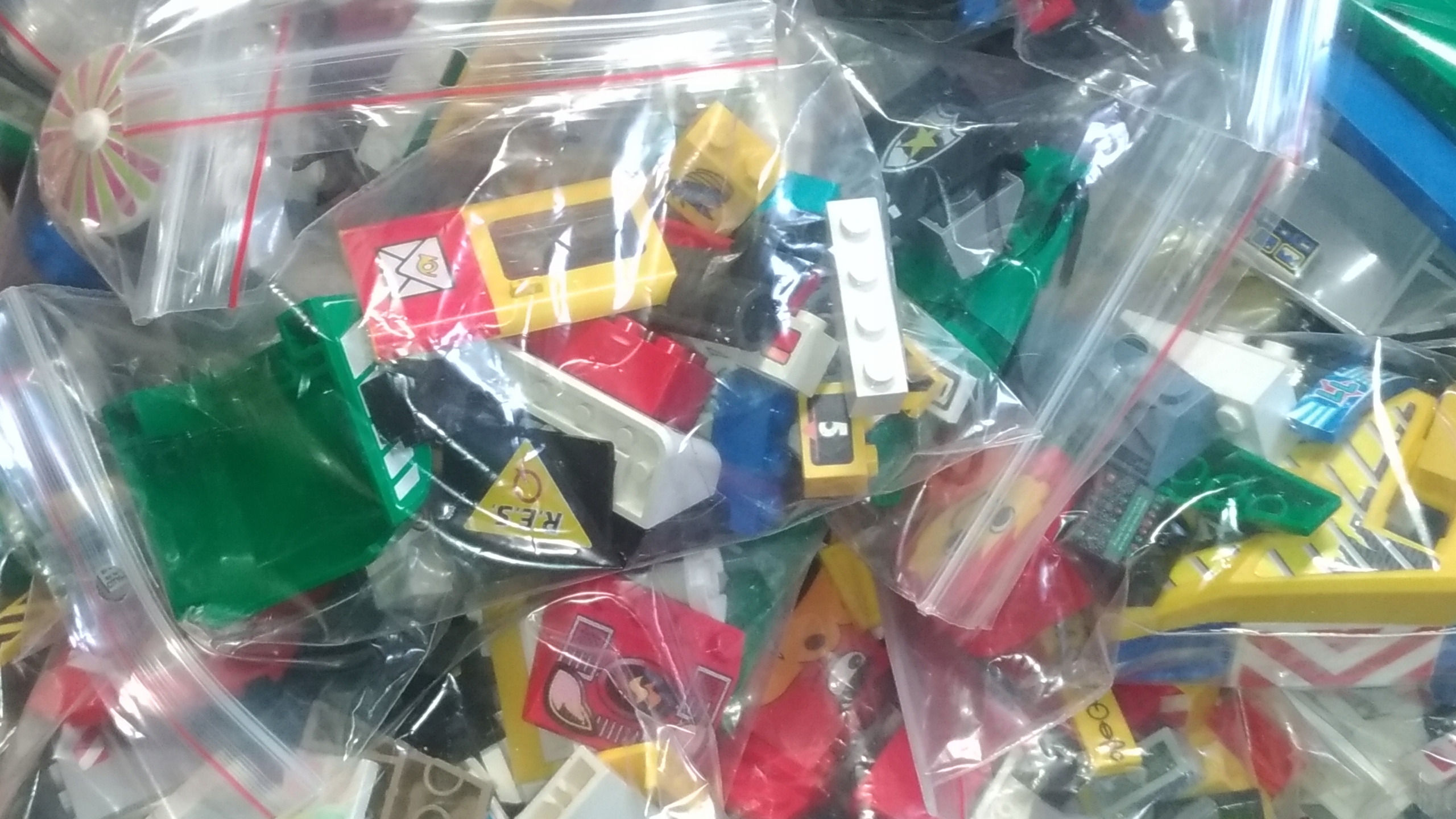 17. Lego Mix z nadrukiem naklejka 50g 40-45 sztuk 11 663af5e2c3eff2d612fc69aff5b389a4