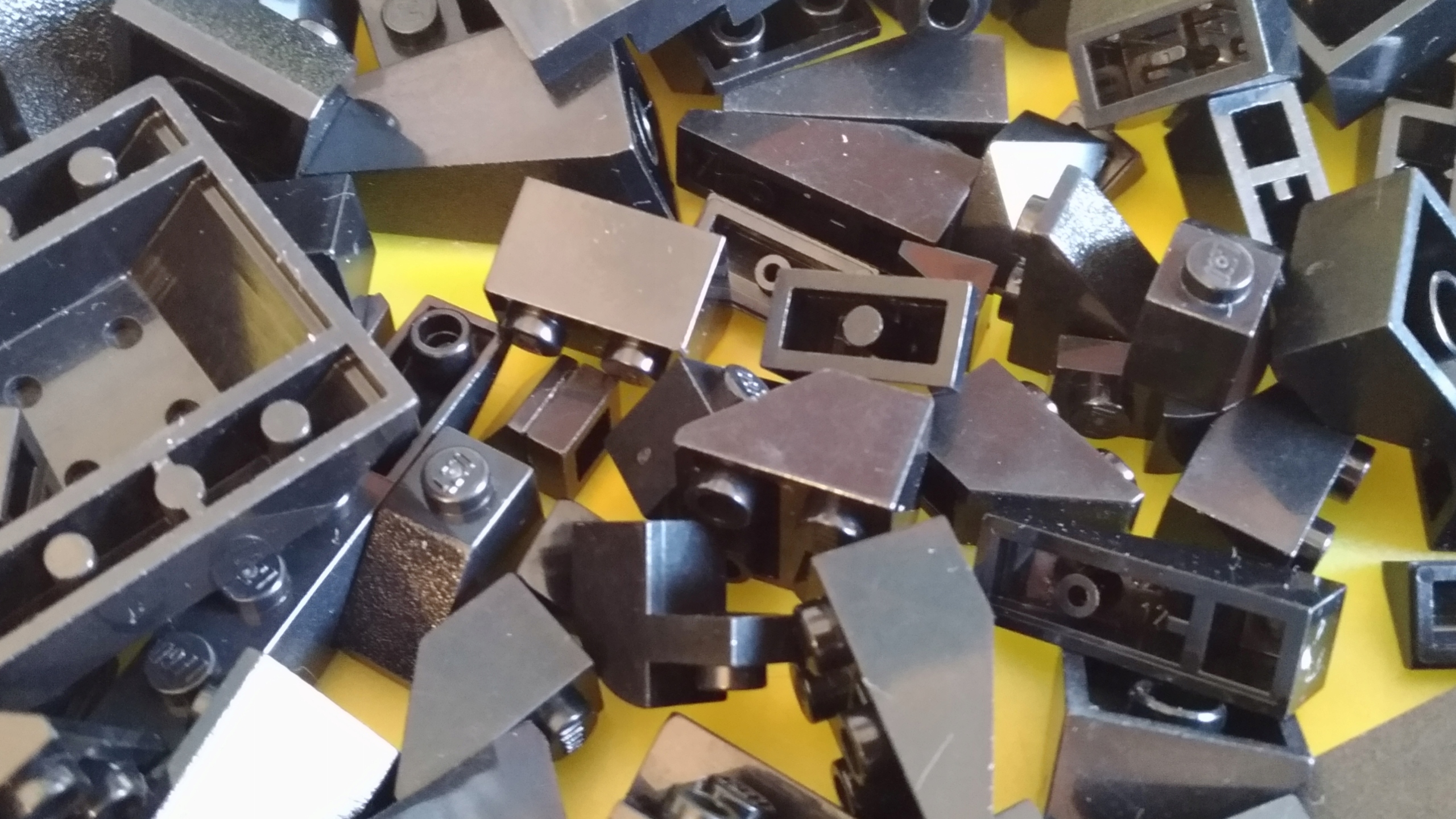 062. Lego czarne dachówki skosy 0,1 kg MIX 9 7f88d8967334e7ce44f782b4369a509b