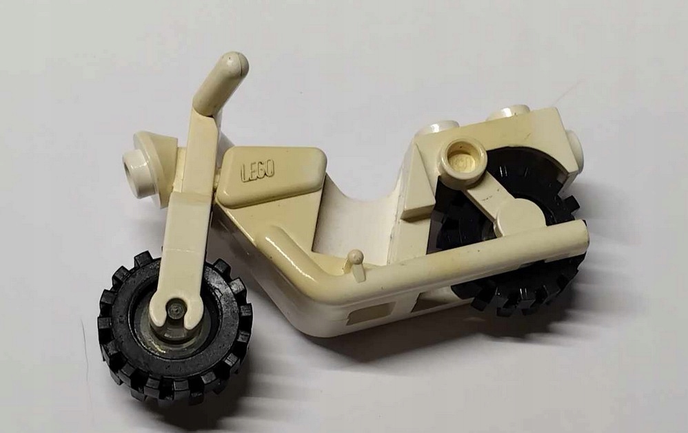 137je. LEGO system x81c01 Motor motocykl x81c01 policja biały pożółknięty 3 80c74b8e3590f665956fd23cac6f3130