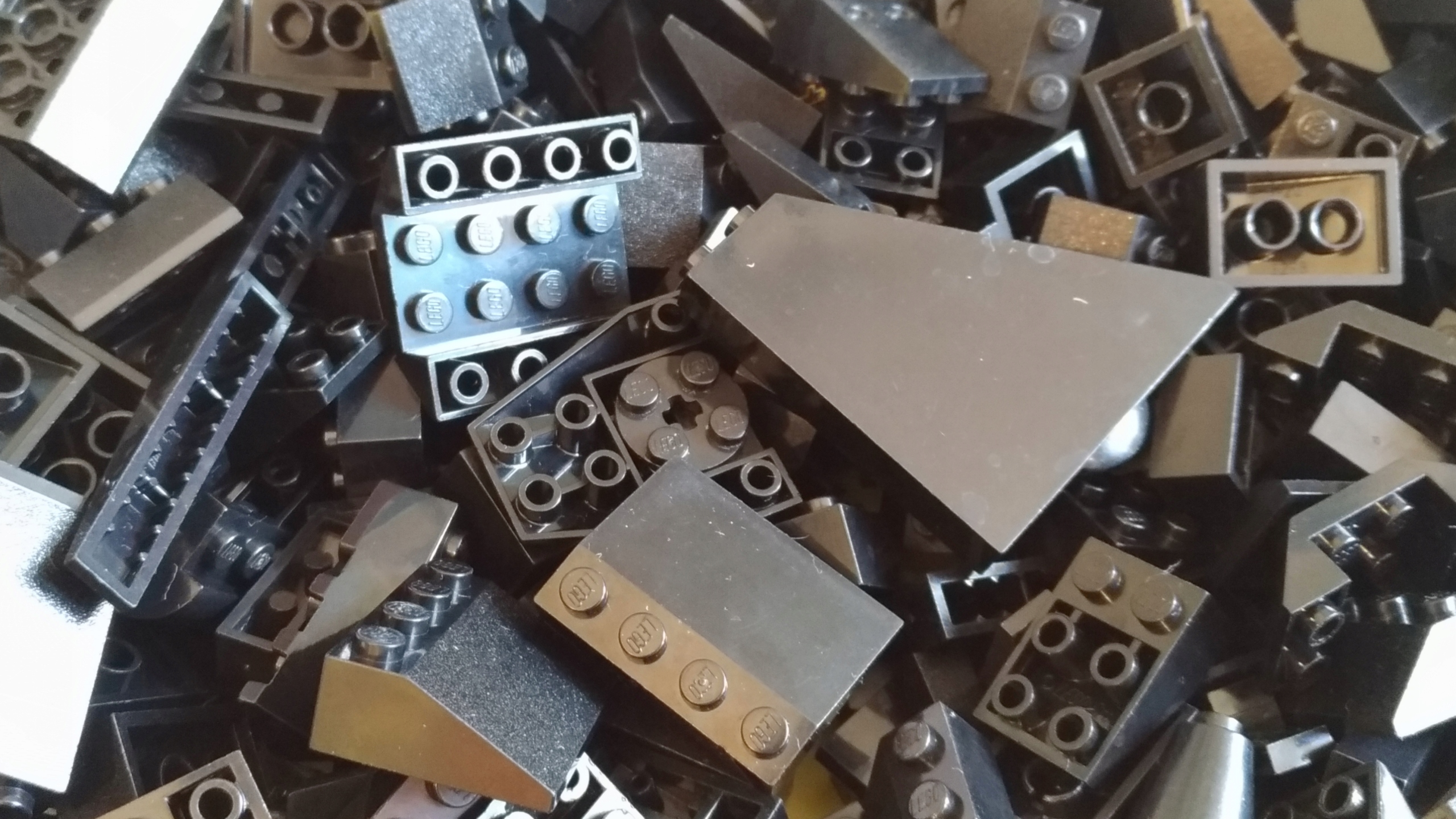 062. Lego czarne dachówki skosy 0,1 kg MIX 10 9796e04864238cbaf070397427bc95ac
