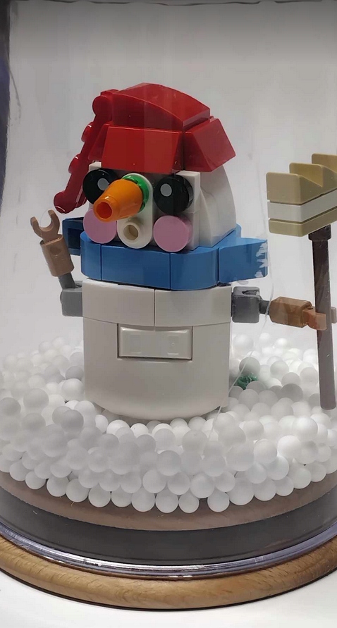 625B2. Lego ozdoba na Boże Narodzenie bałwanek z miotłą i śniegiem w kopule 8 b4eb1c57e32491fc56d1260af3f39b04