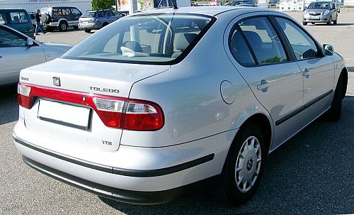 Pokrowce MIAROWE do Seat Toledo II 2 98-04r. P1