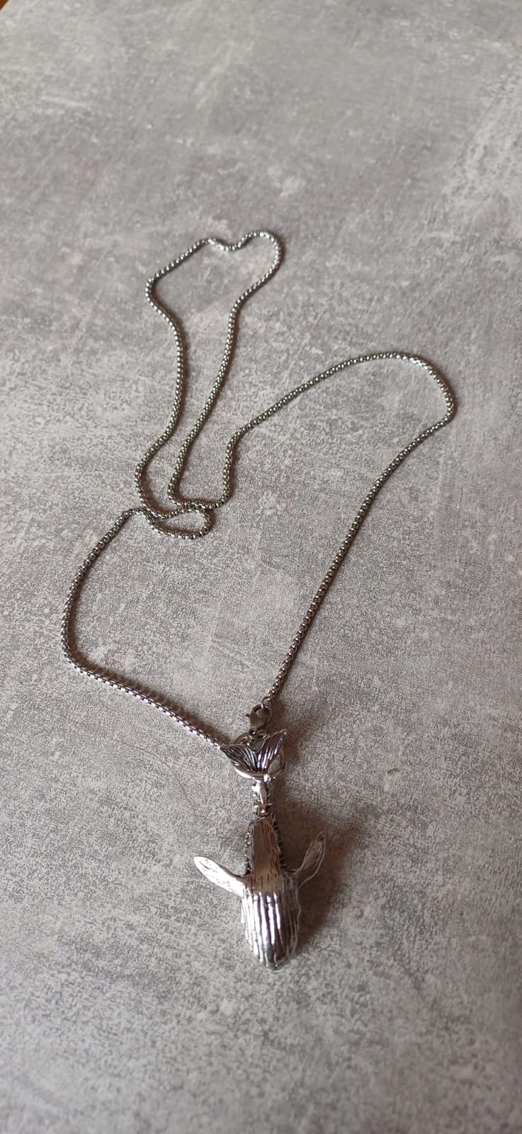 NASZYJNIK WIELORYB SUBTELNY BRELOK MAJESTATYCZNY PREZENT NIEBIESKI TYTAN