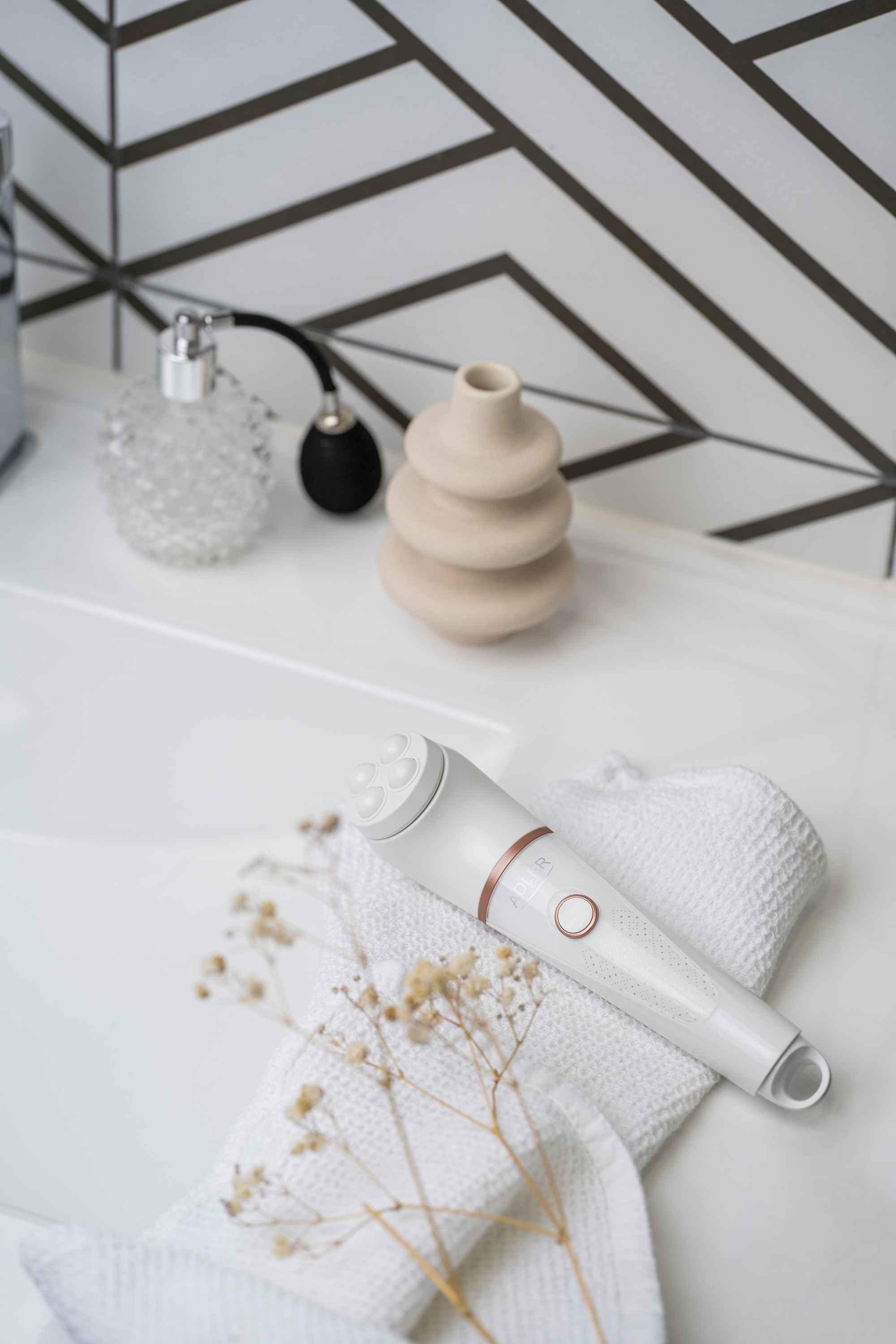 Szczoteczka do oczyszczania twarzy Adler AD 2178 - detale i akcesoria