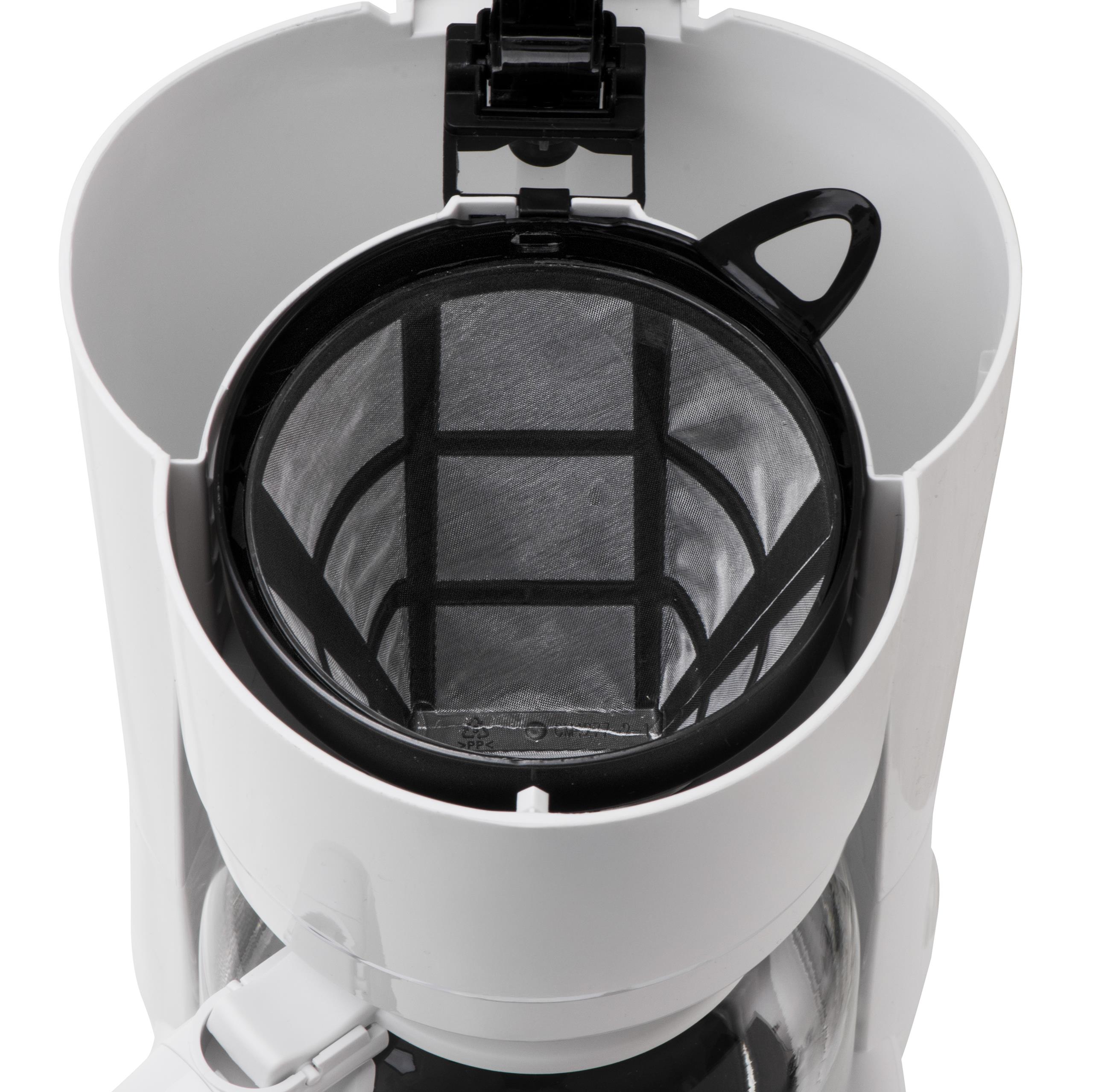 Kobieta uśmiechająca się i trzymająca filiżankę kawy, symbolizująca satysfakcję z użytkowania ekspresu.