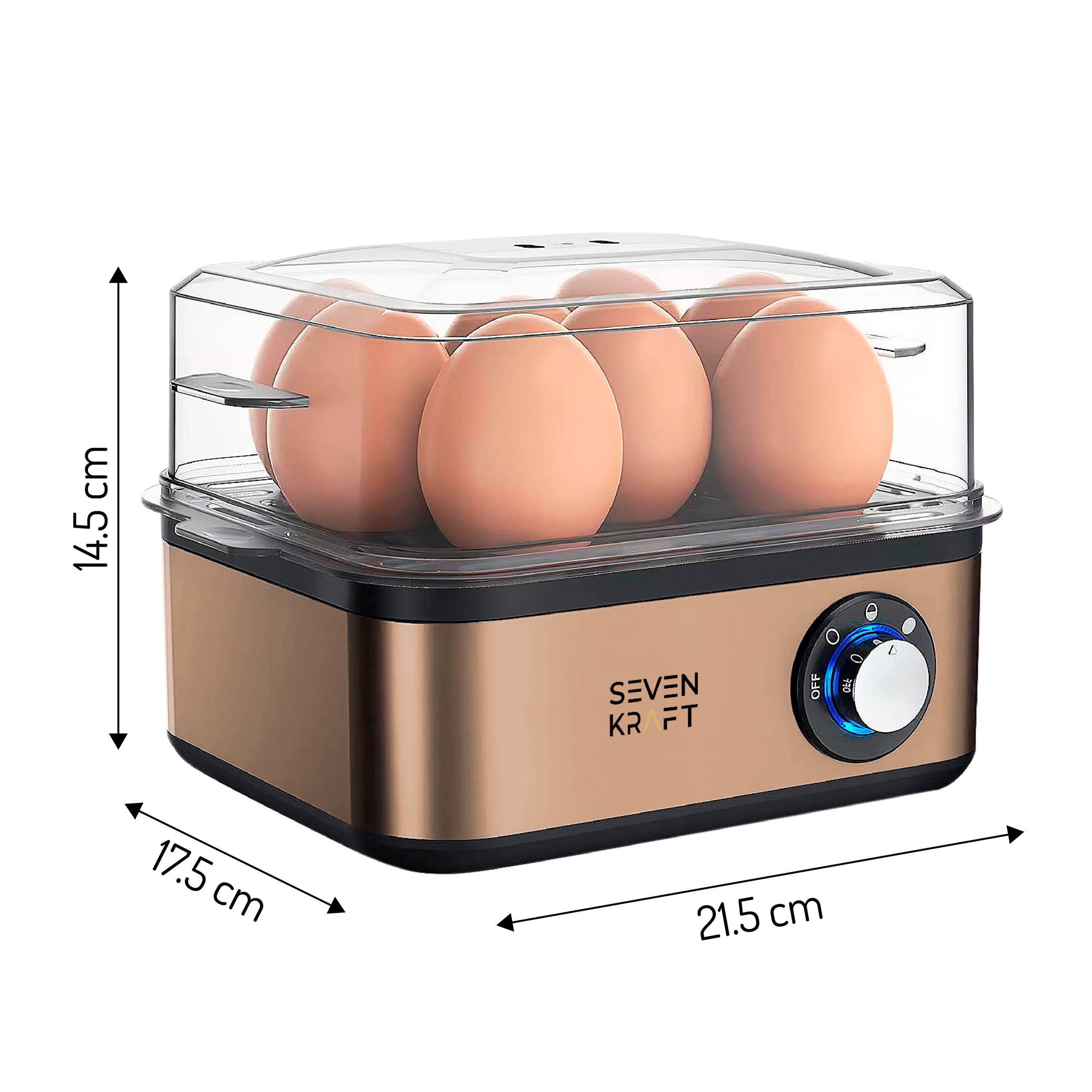 Talerz z idealnie ugotowanymi jajkami z jajowaru , gotowe do spożycia, na drewnianym stole z przyprawami