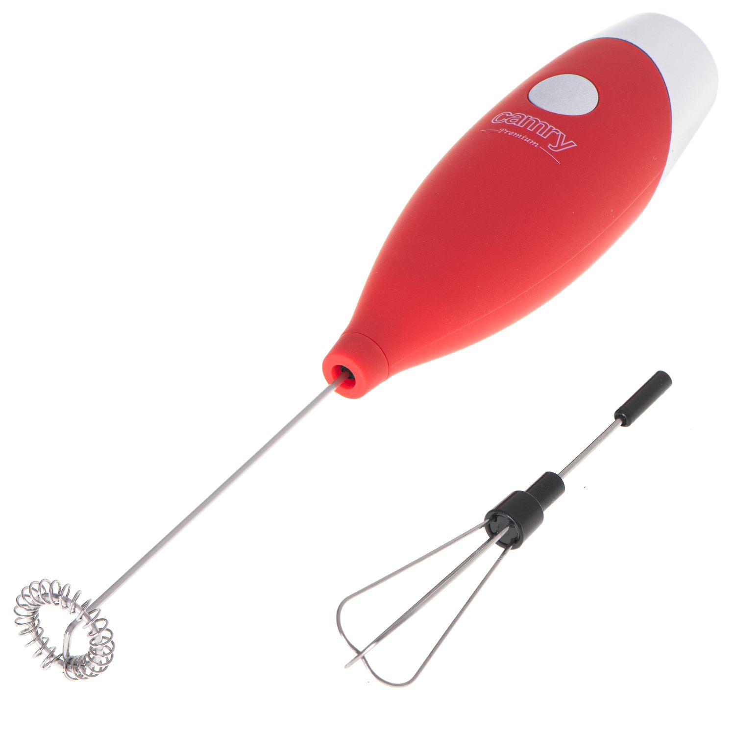 Spieniacz do mleka Camry CR4501R ze stojakiem na stole kuchennym, obok filiżanka kawy z puszystą pianką i ubite mleko.