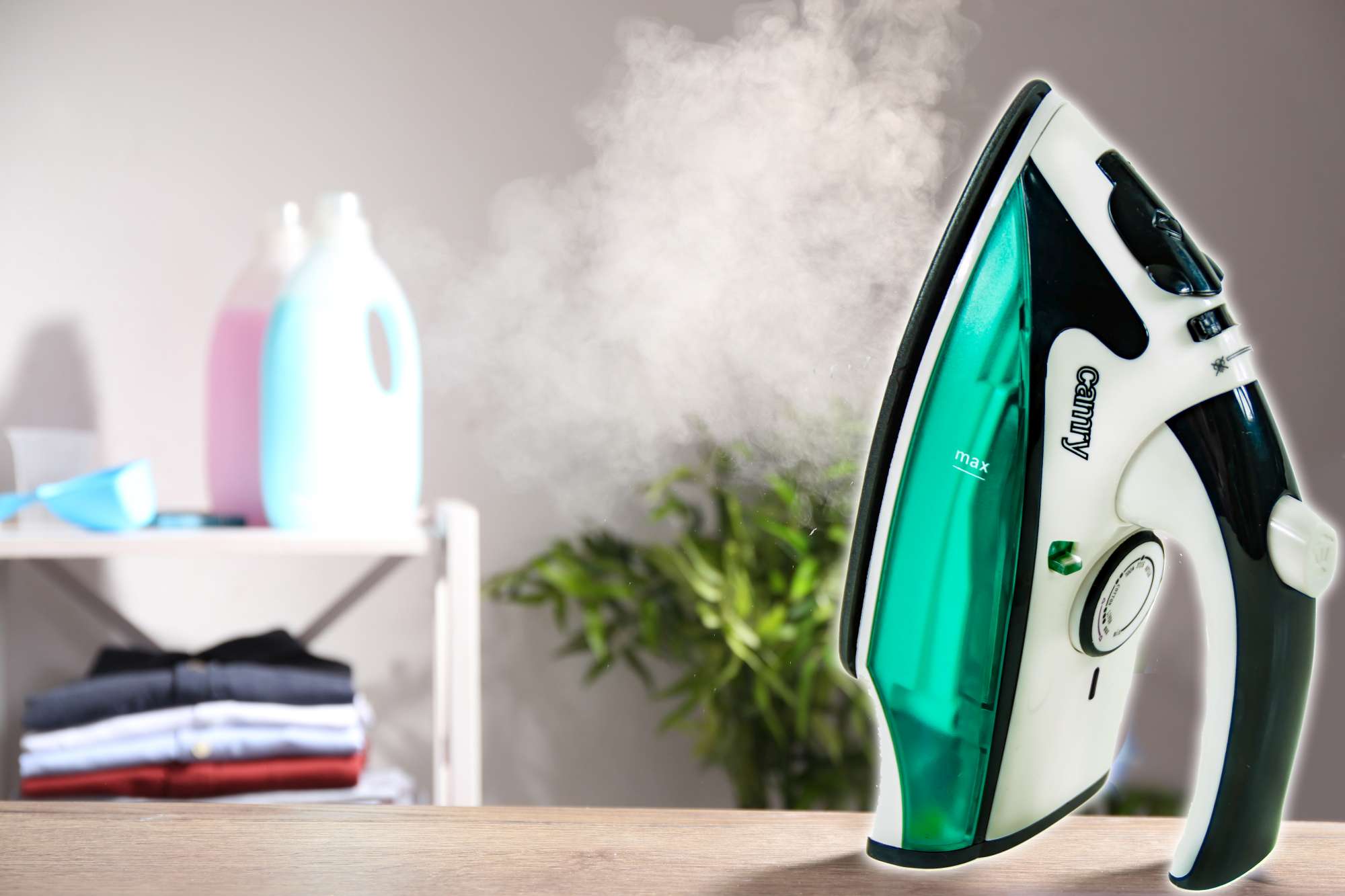 Małe żelazko turystyczne z funkcją pary Adler AD 5019 - detale