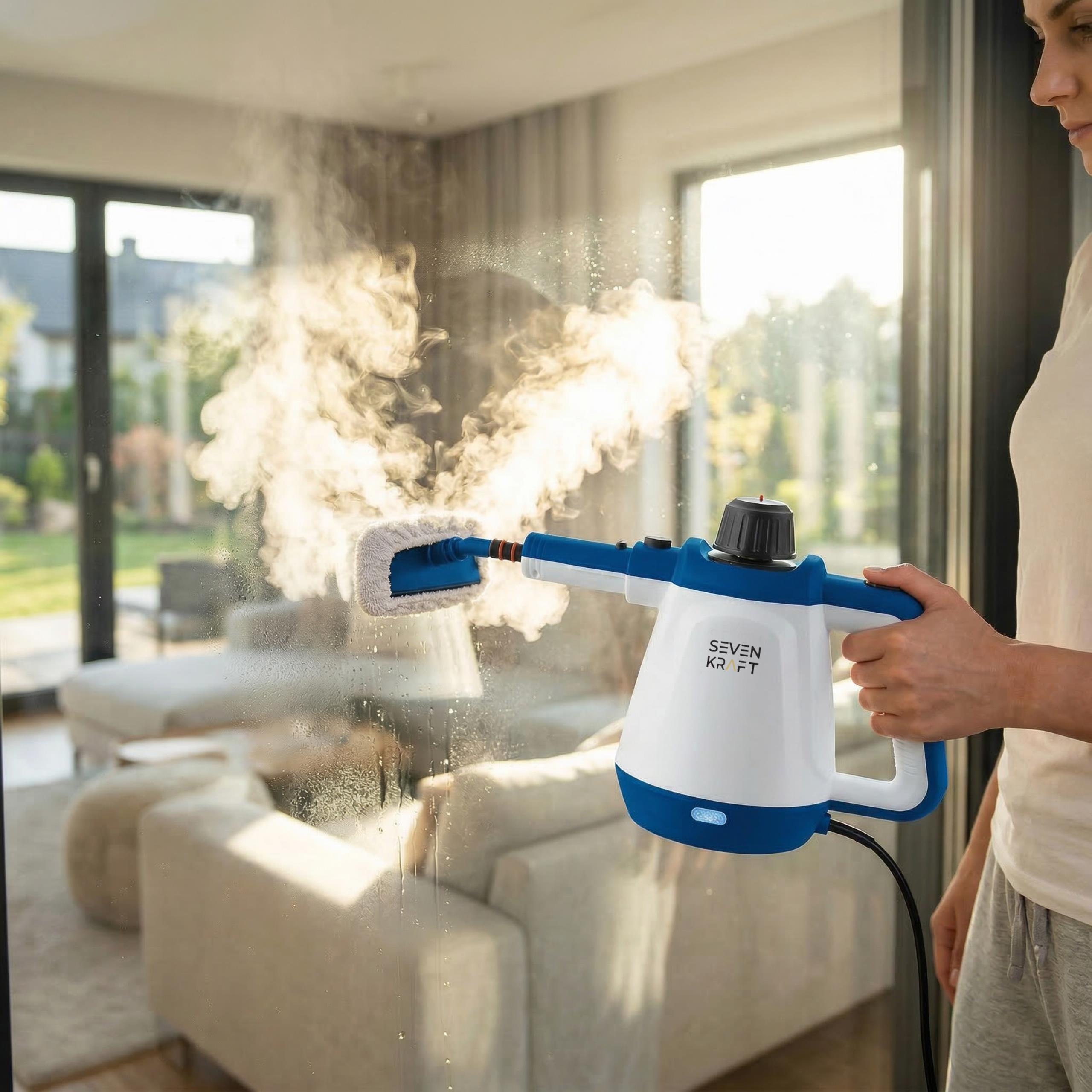 Myjka parowa  SevenKraft SK 7093B używana do czyszczenia okien, przedstawiająca akcesorium do szyb.