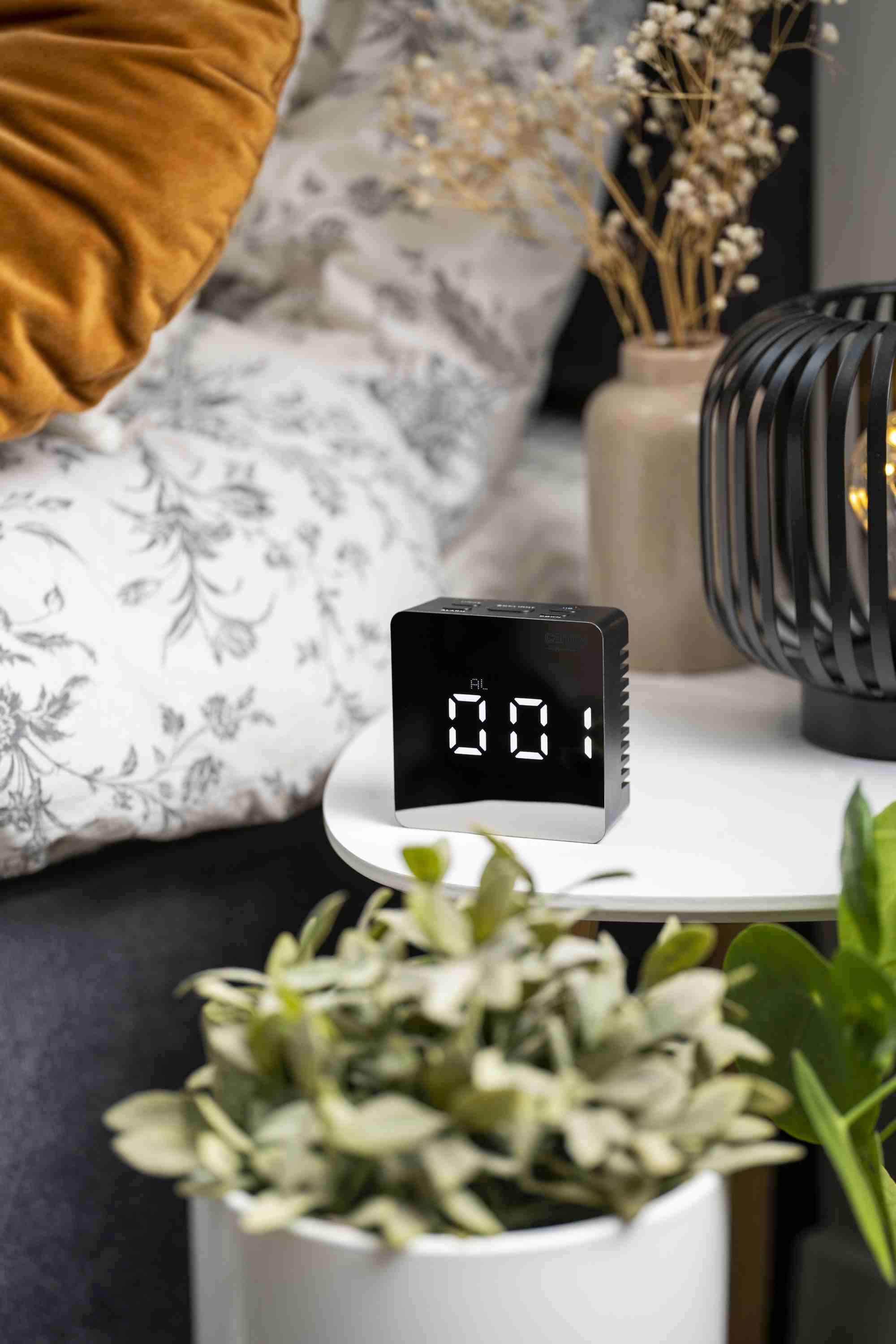 Budzik LED Camry CR 1150b - w sypialni