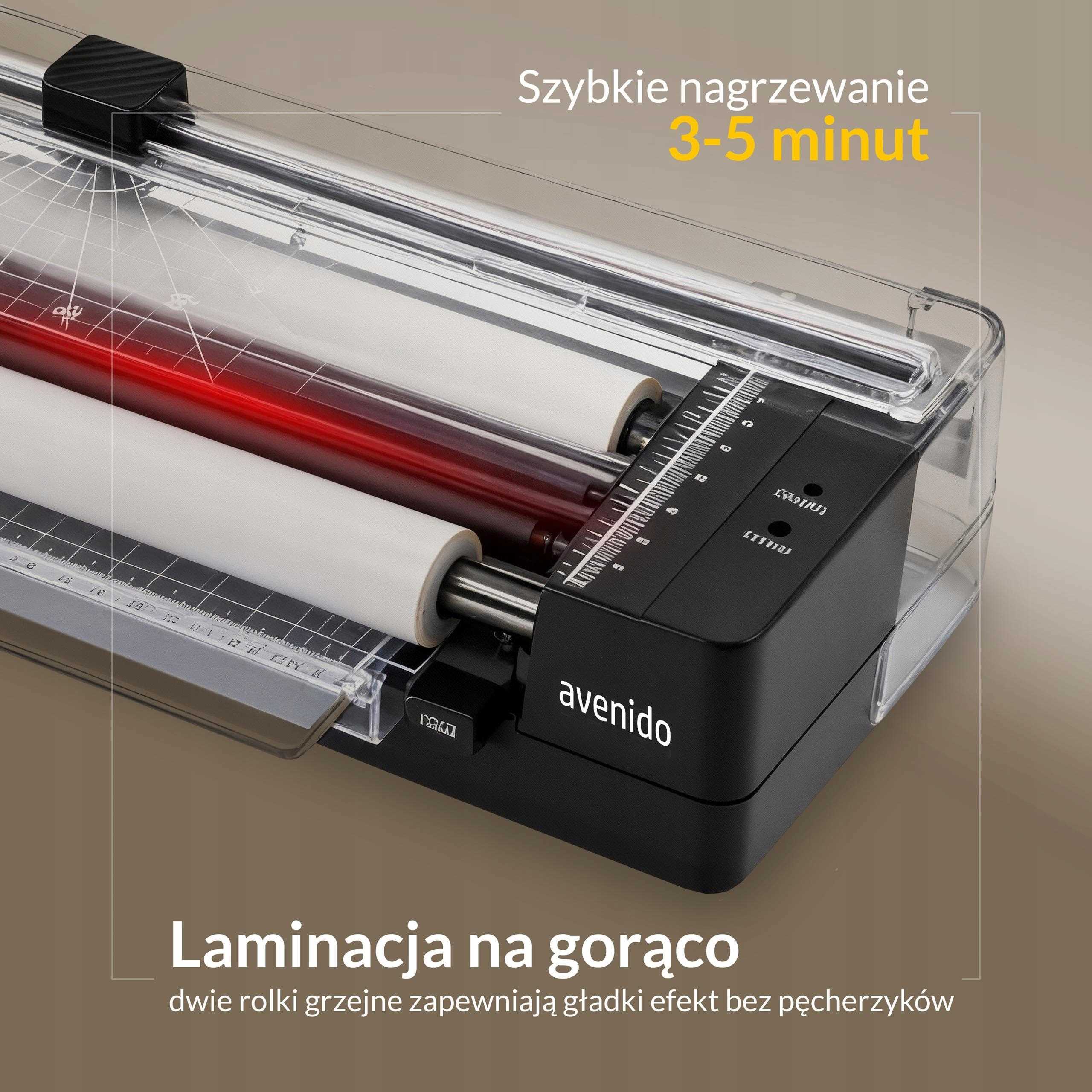 Bliska perspektywa laminowanego dokumentu wychodzącego z laminatora Avenido, prezentująca idealnie gładką powierzchnię bez pęcherzyków