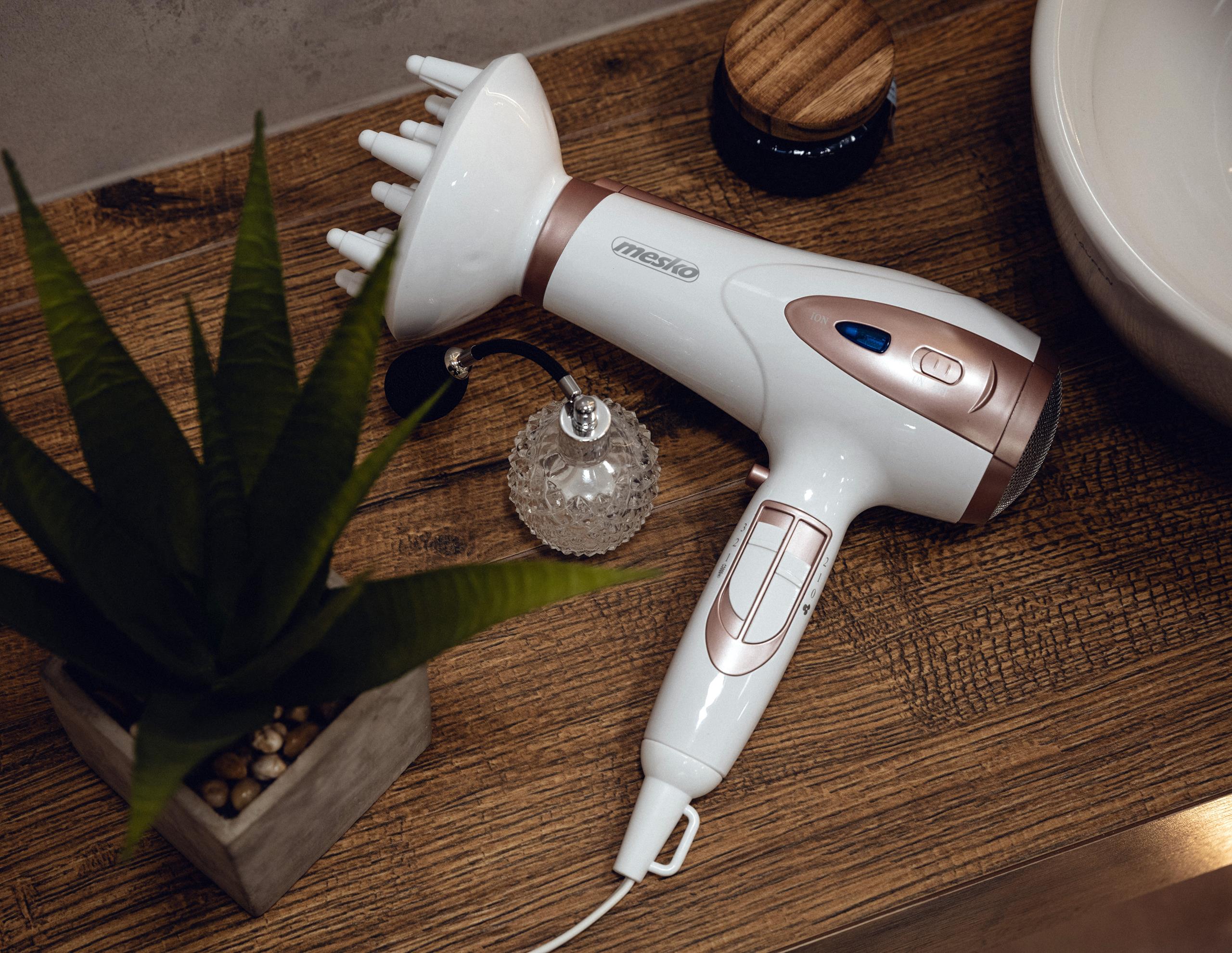 Suszarka do włosów z jonizacją, koncentratorem, dyfuzorem 2400W - FAQ