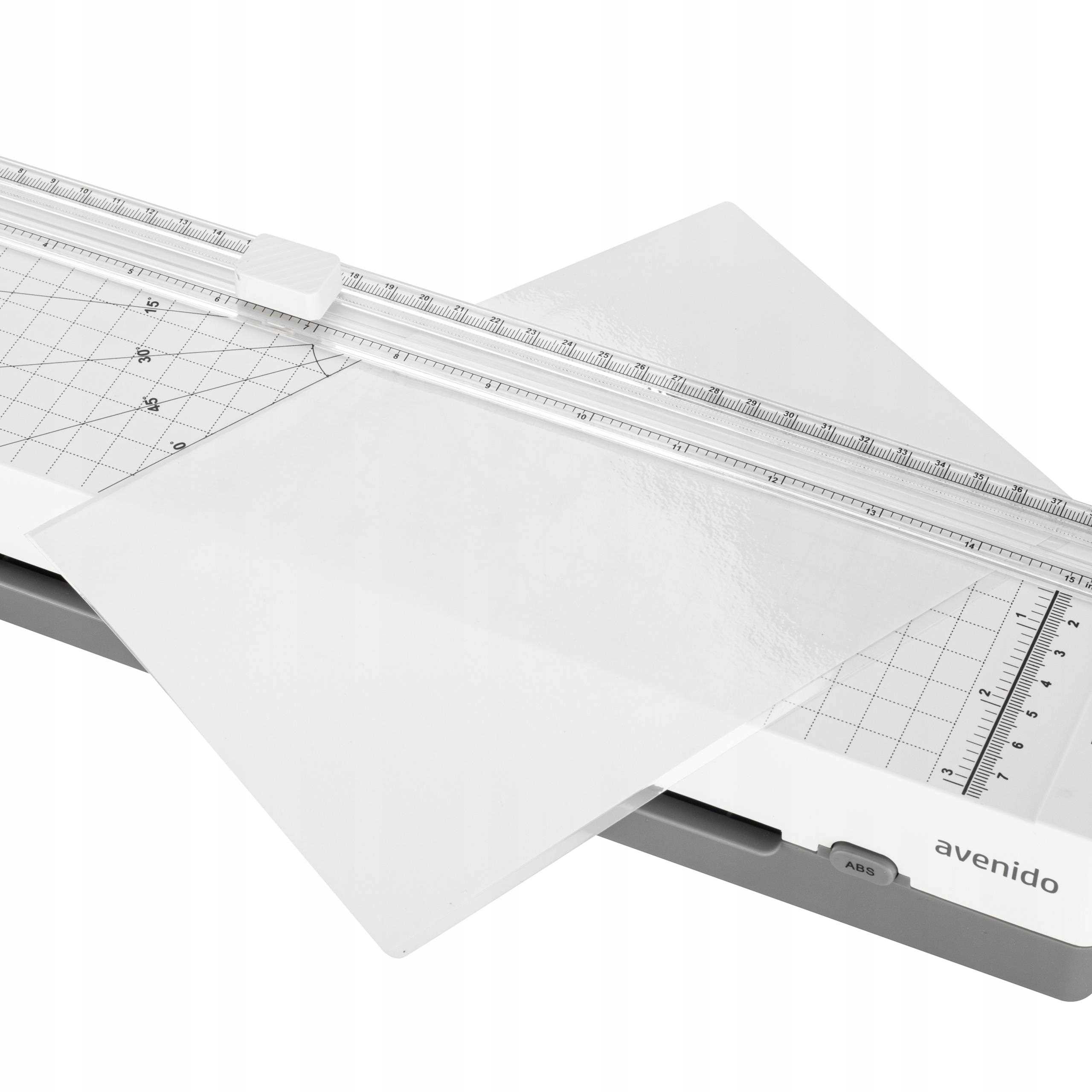 Laminator Avenido AV1043 z widokiem na przyciski sterujące i diody sygnalizacyjne