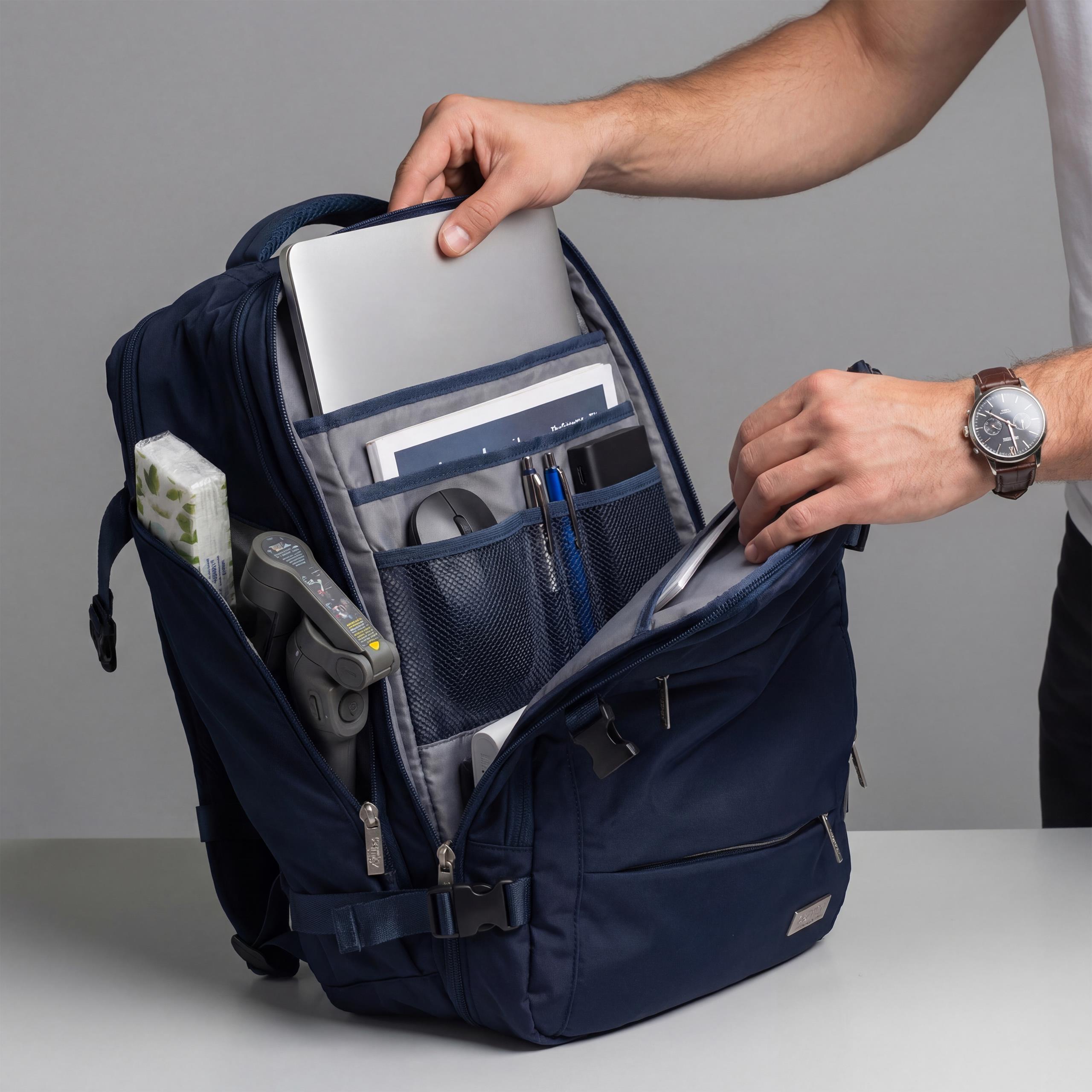 Zdjęcie ukazujące ukrytą kieszeń antykradzieżową na plecach plecaka Camry CR 6881