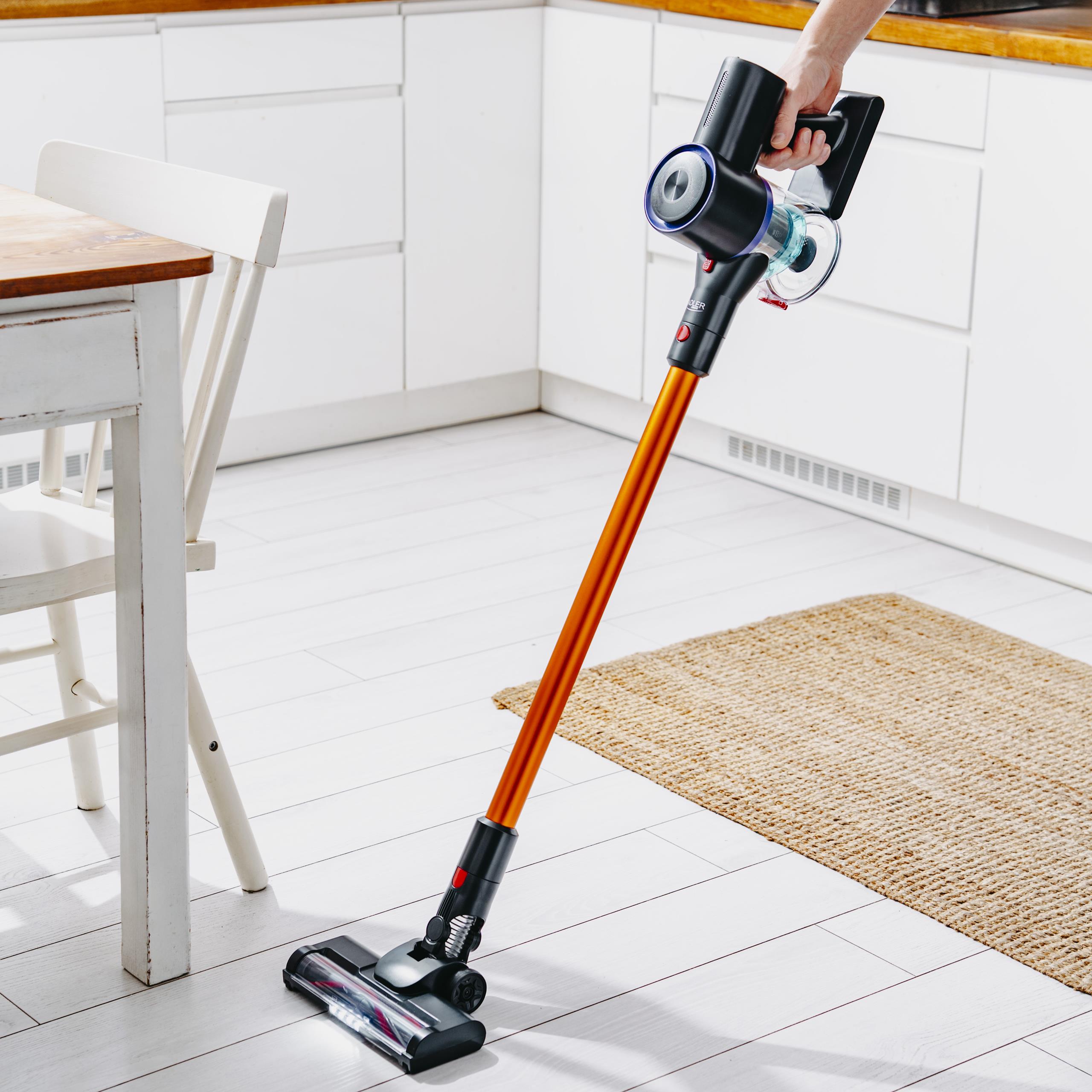 Odkurzacz Adler AD 7086 w pozycji pionowej z elektroszczotką