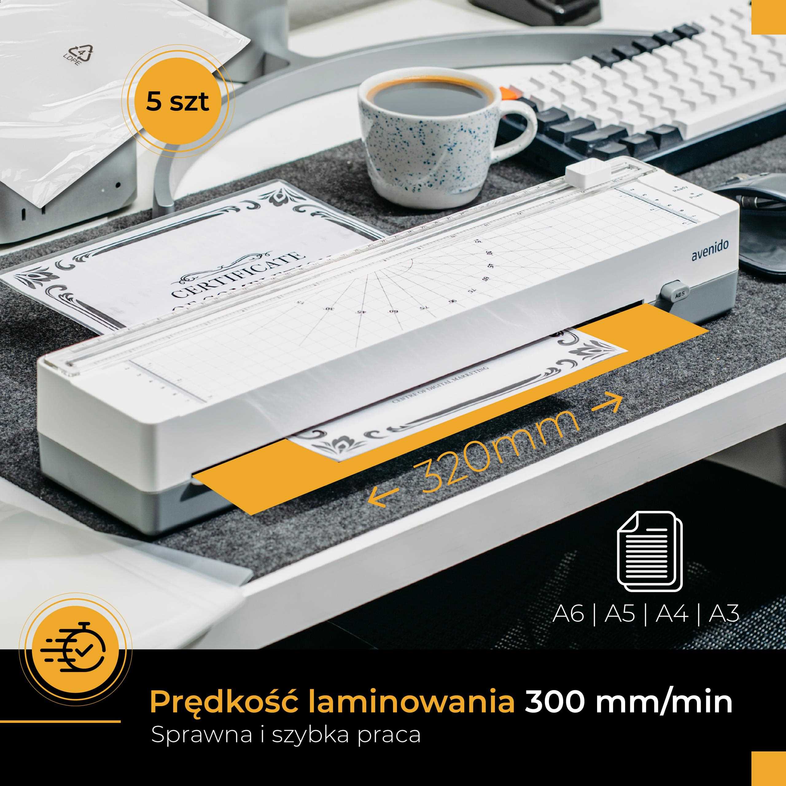 Zalaminowane dokumenty i zdjęcia prezentujące ochronę przed wilgocią i uszkodzeniami mechanicznymi