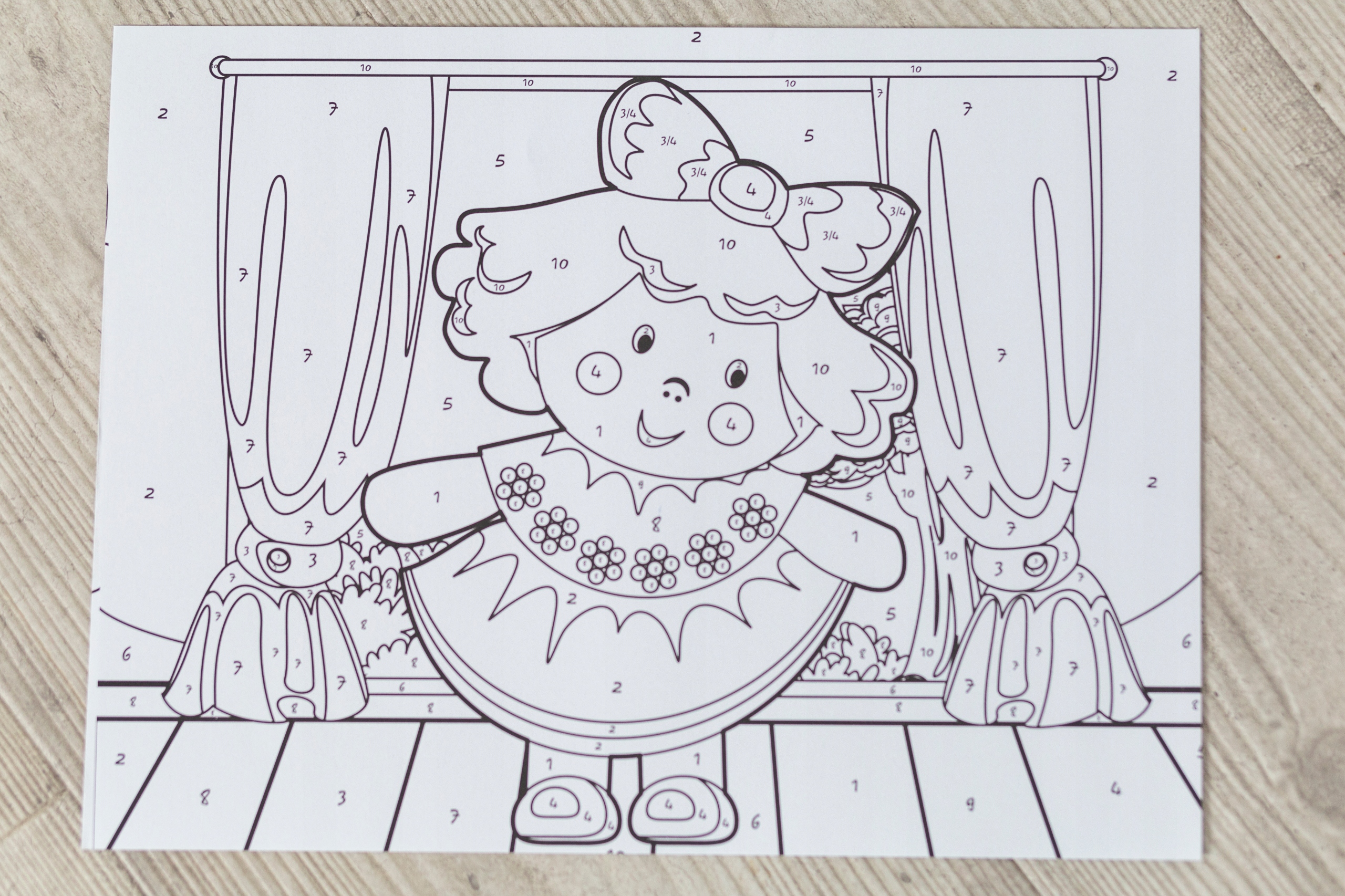 Kolorowanka obrazek rysowanie po numerach kredki