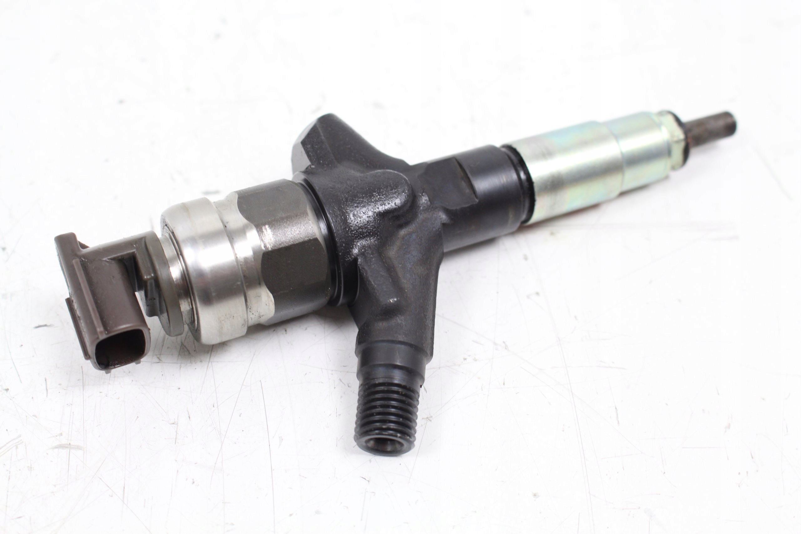 16613AA030 2,0D SUBARU OUTBACK IV 09- INJECTEUR 16613AA030