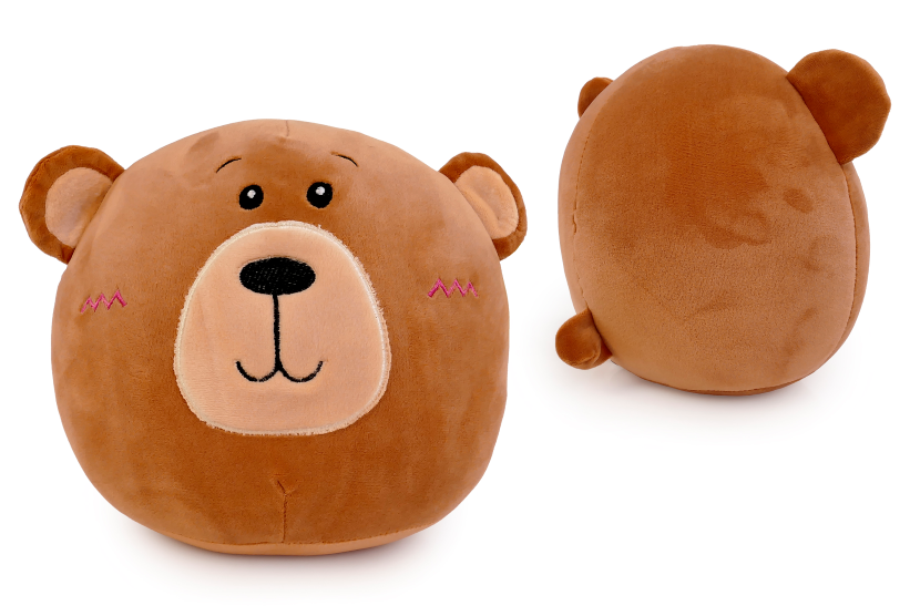 Brązowy okrągły miś pluszowy, widok maskotki z przodu i z boku na białym tle.
