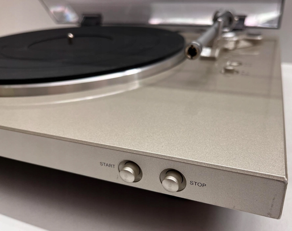 Gramofon DENON DP-300F srebrny