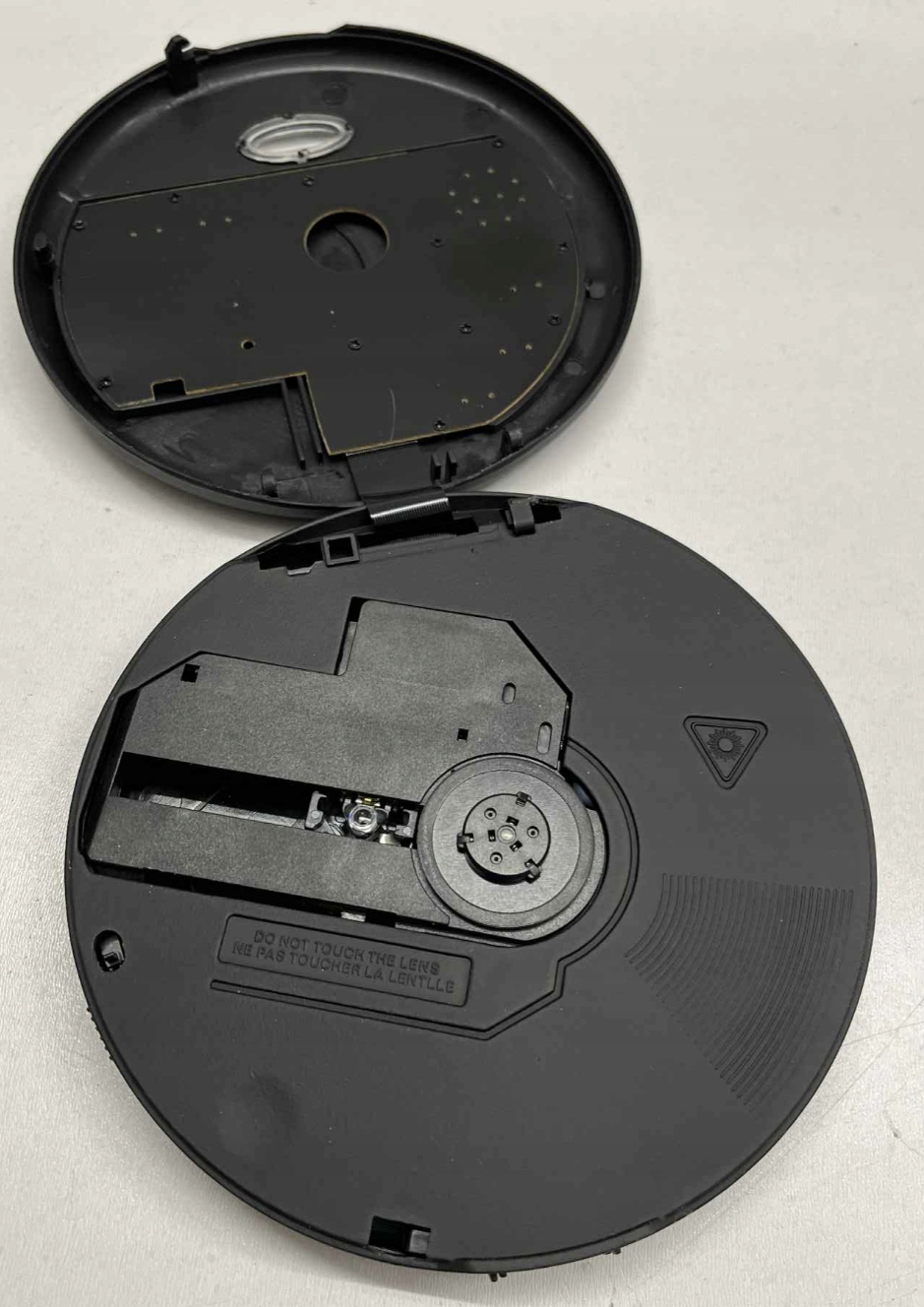 DISCMAN PRZENOŚNY ODTWARZACZ PŁYT Lenco CD-300BK MP3 LCD BLUETOOTH Czarny