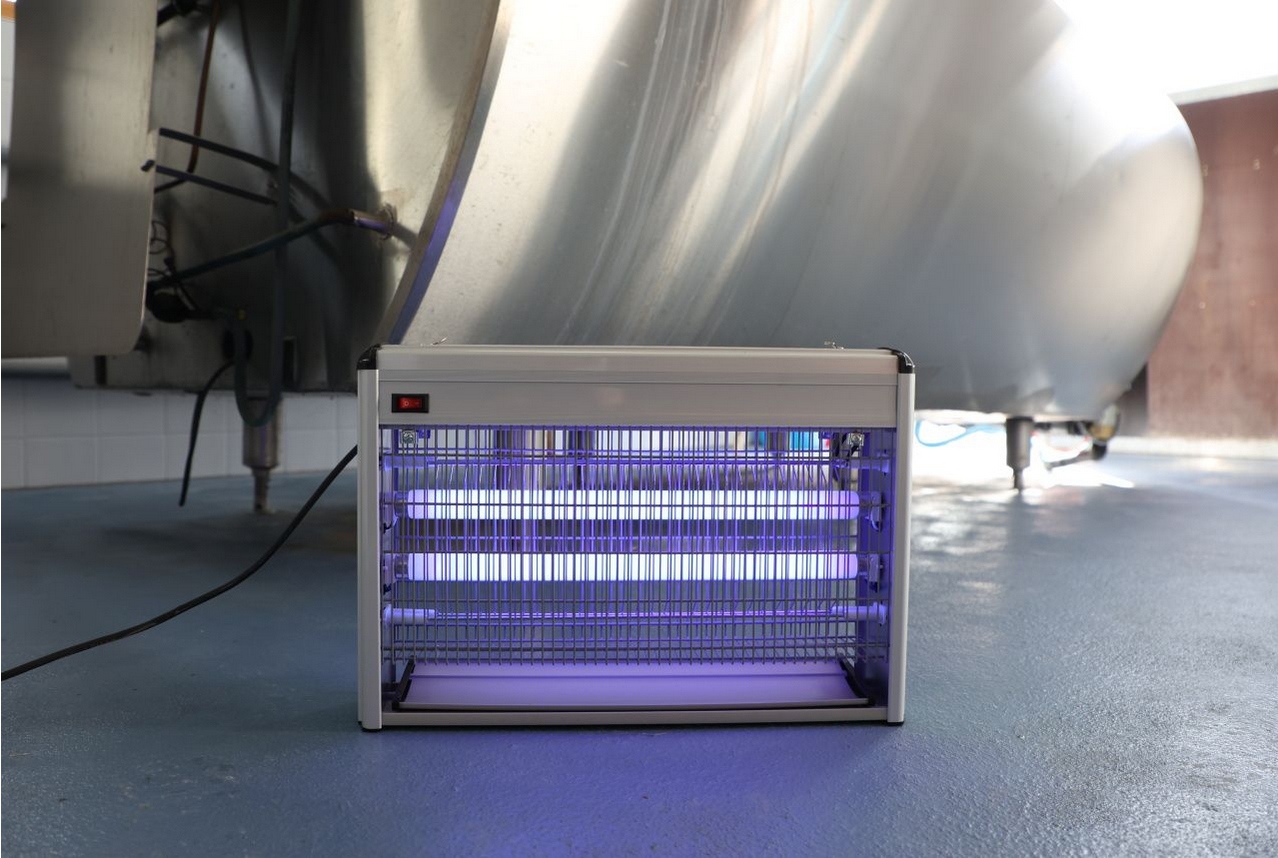 Lampa owadobójcza mucha muchy komary mole Kerbl