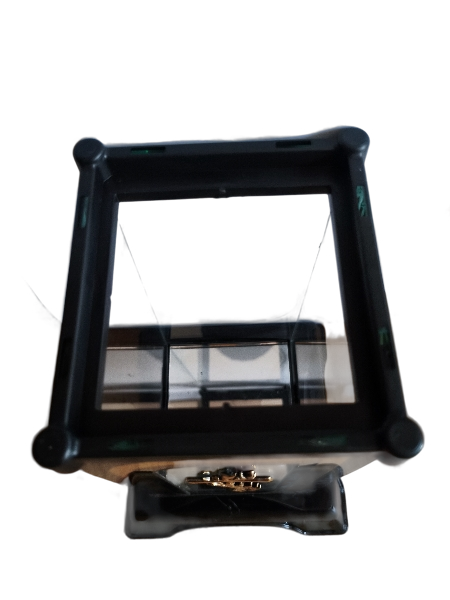 ZNICZ SZKLANY, KAPLICZKA CZARNA Z SREBRNĄ APLIKACJĄ I KRZYŻEM 33 CM