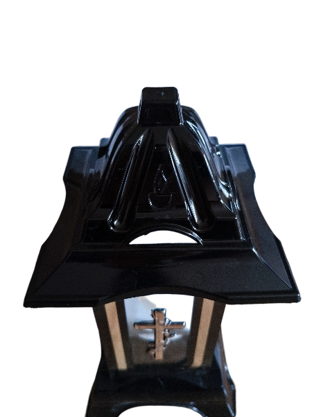 ZNICZ SZKLANY, KAPLICZKA CZARNA Z SREBRNĄ APLIKACJĄ I KRZYŻEM 33 CM