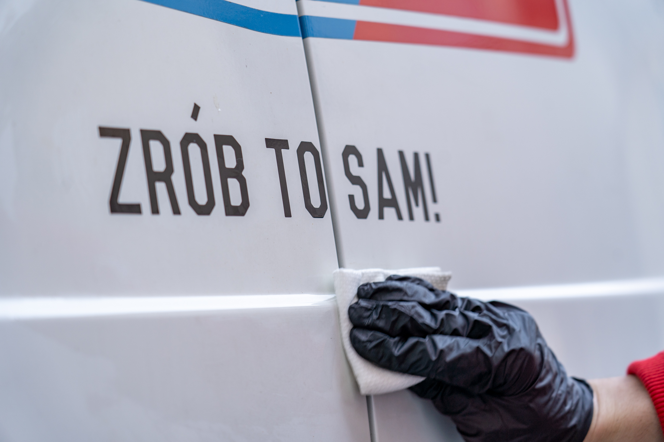 Jak działa spray do dekontaminacji lakieru