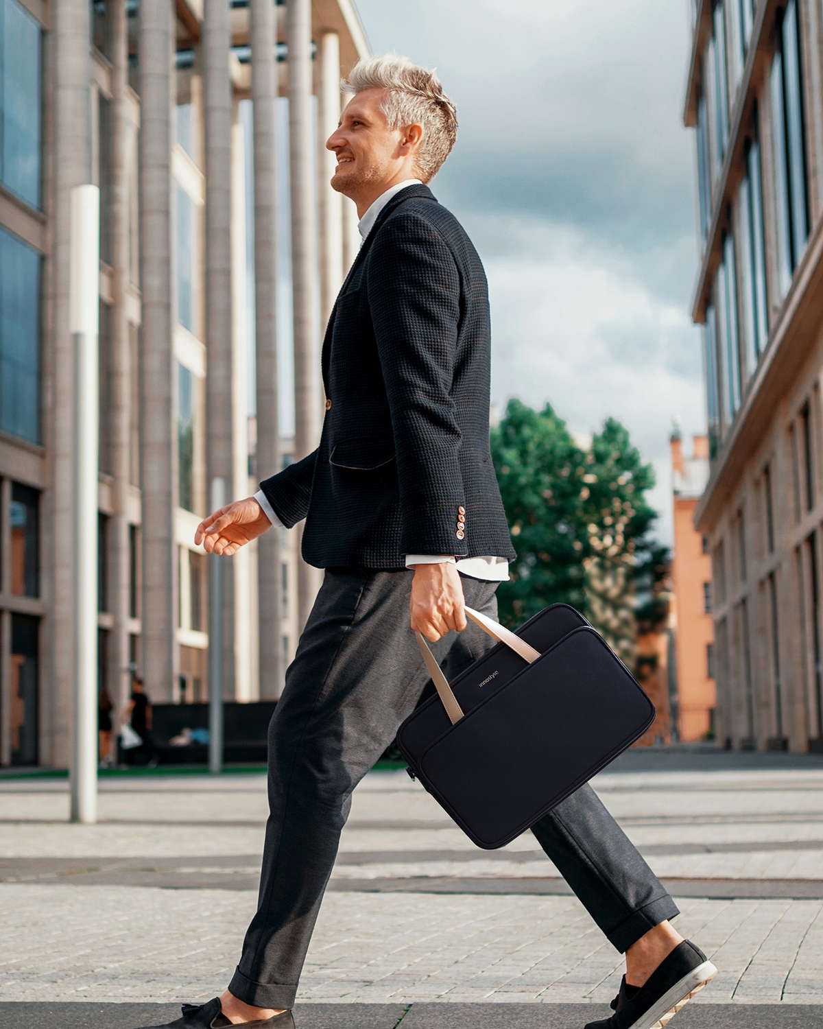 Torba na laptopa INNOSTYLE 15.6"/16" wodoodporna czarna OMNIPROTECT