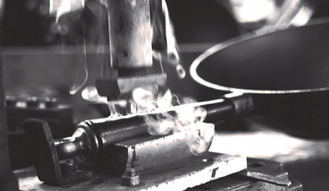 Garnek 2l żeliwny owalny z pokrywą Skeppshult Tradition czarny