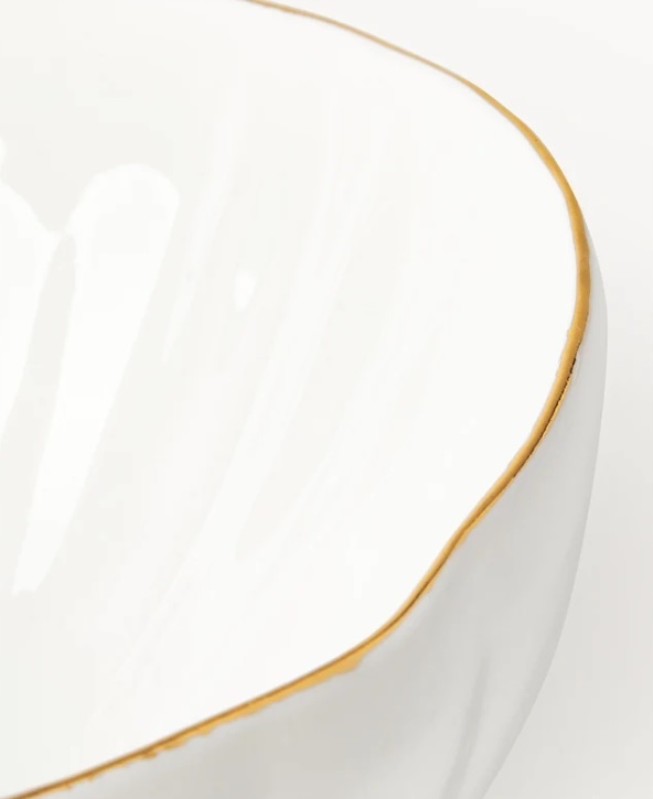 Komplet naczyń śniadaniowych z porcelany z reliefem Sali, dla 4 osób