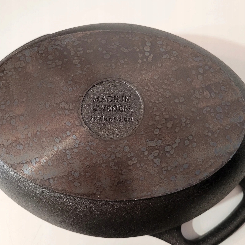 Garnek 2l żeliwny owalny z pokrywą Skeppshult Tradition czarny