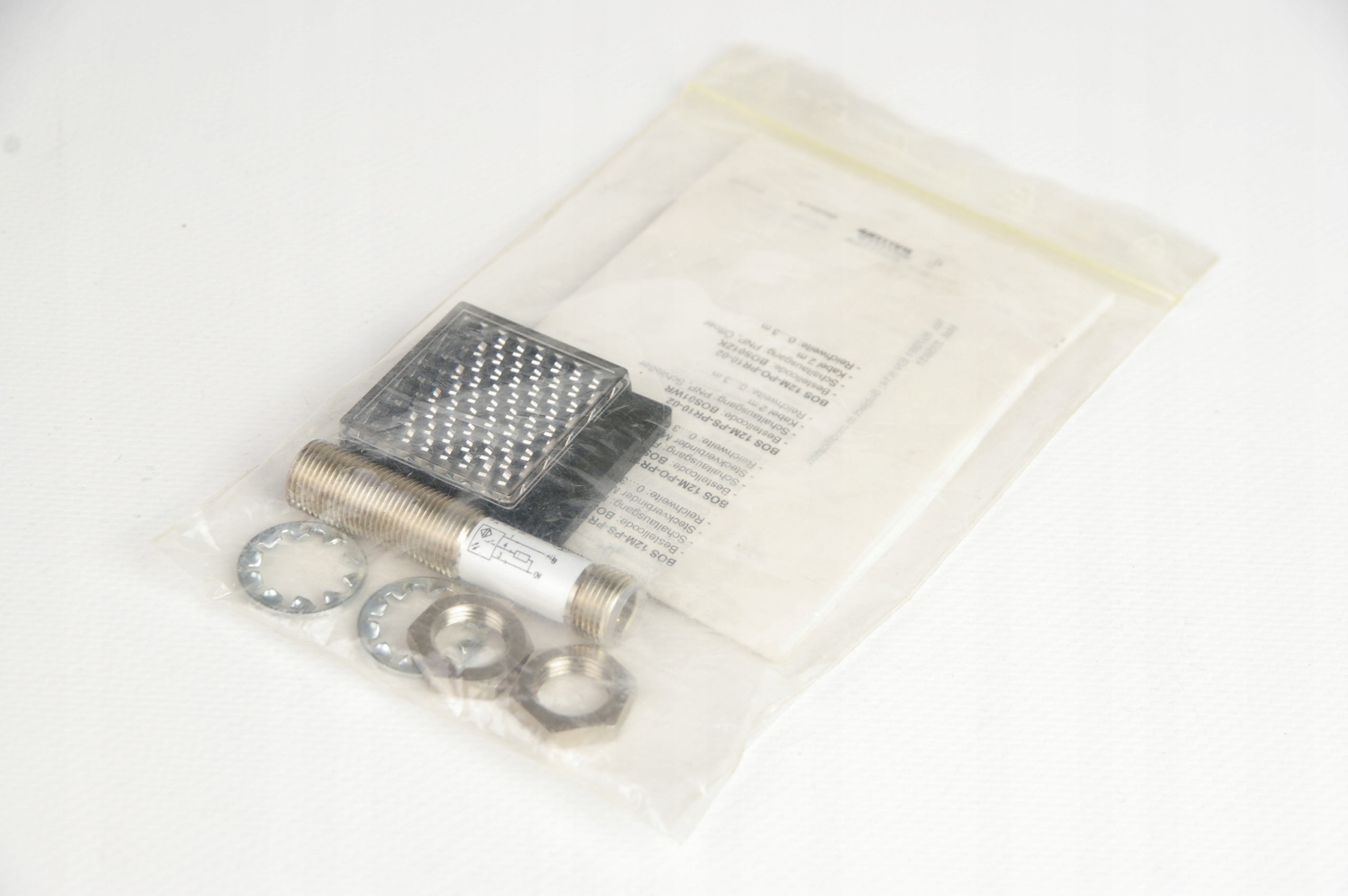 Balluff BOS01TT BOS 12M-PS-PR10-S4 retro-reflective photoelectric sensor · ID 184516546 · Photo 1