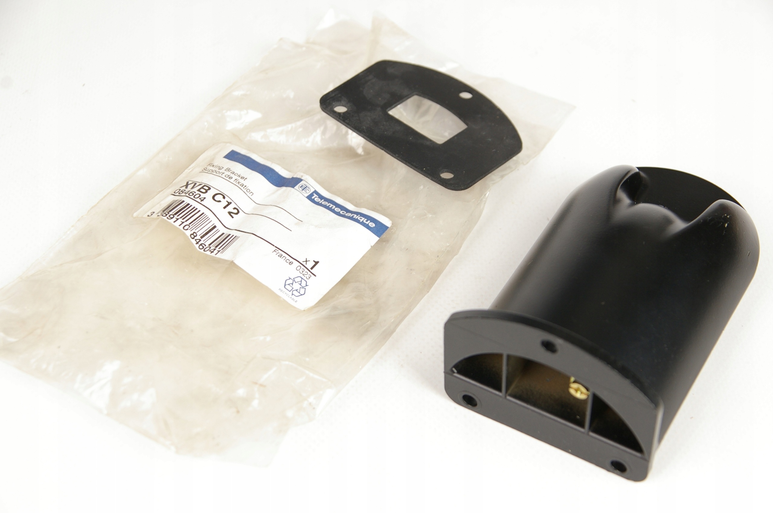 Telemecanique XVBC12 084604 Wall Mounting Bracket · ID 315016993 · Zdjęcie 1
