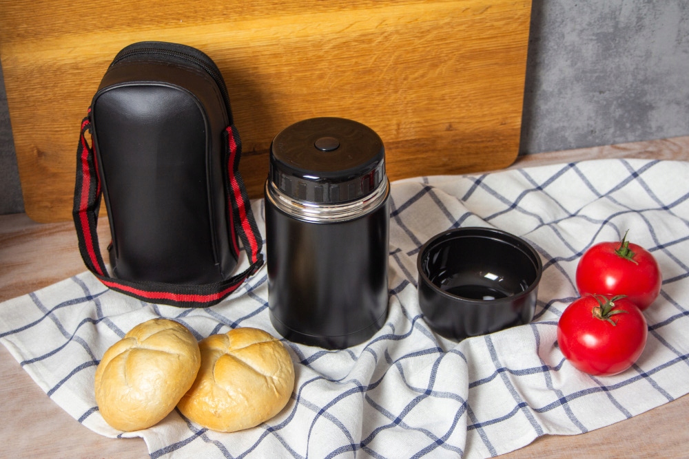 TERMOS OBIADOWY Menażka 0,6L POJEMNIK Na ZUPĘ Żywność Obiad POKROWIEC 1062