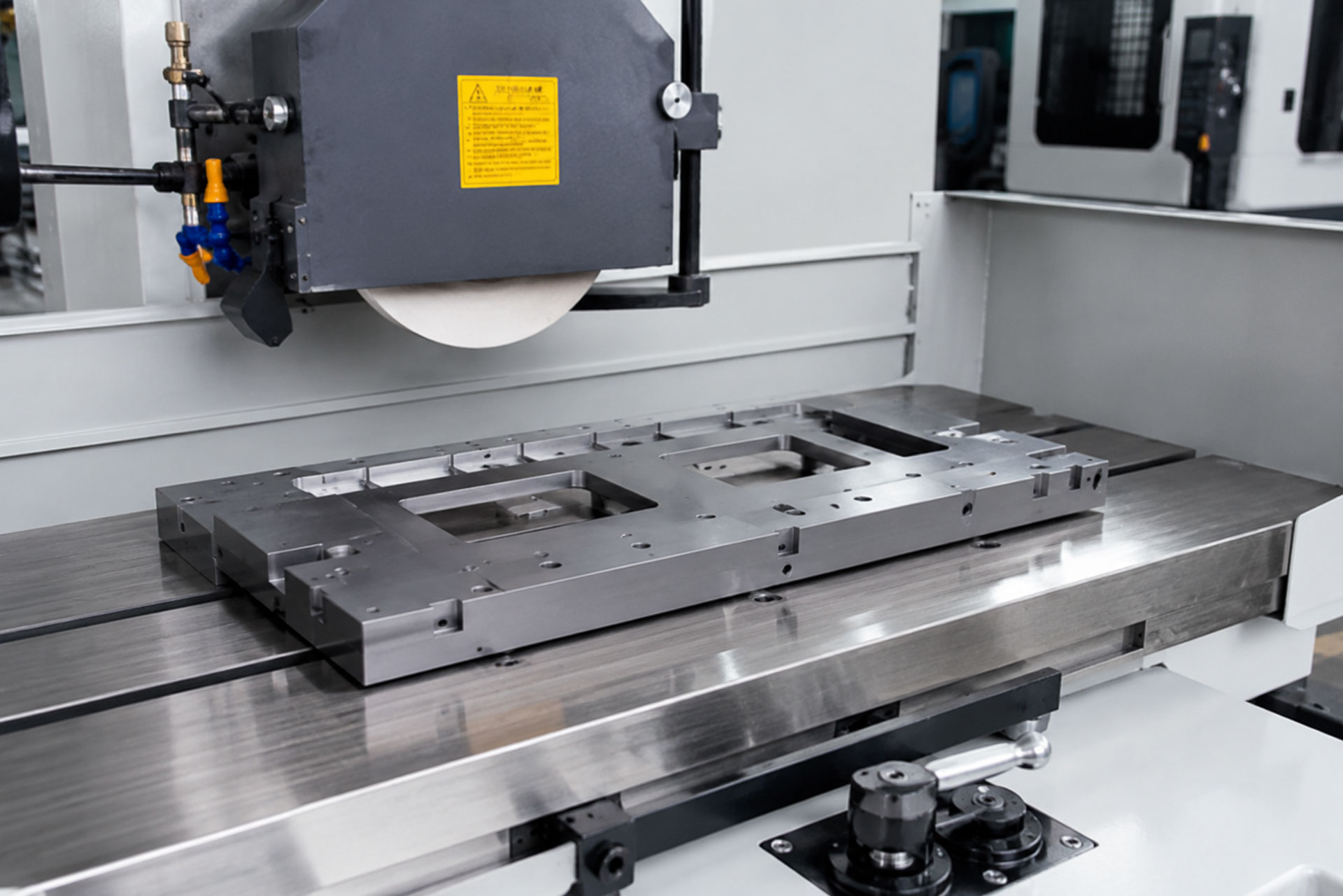 Automatyczna szlifierka do płaszczyzn SMP2550AHD