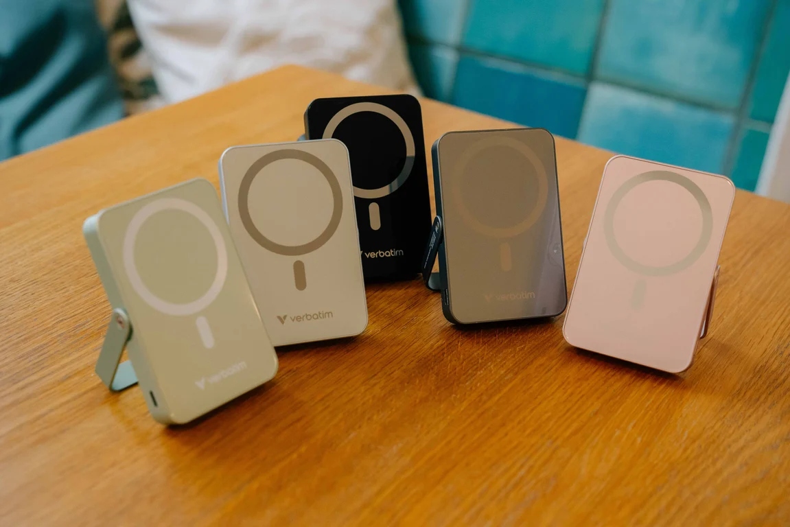 Powerbank Verbatim Charge 'n' Go Magnetic Wireless with Stand 10000mAh USB-