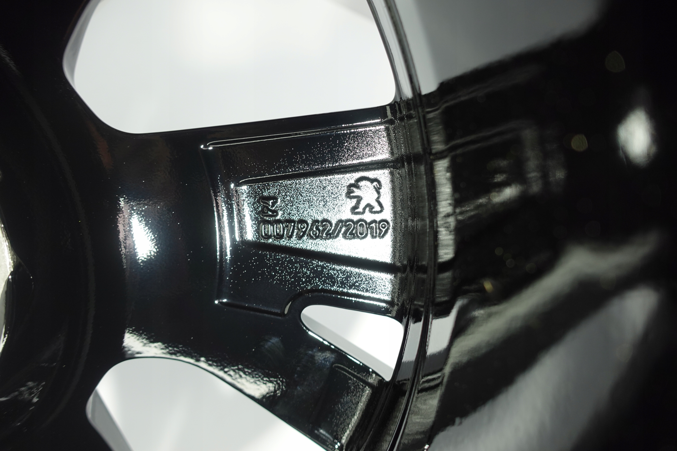 Peugeot 308 7.5" x 17" 5x108 ET 44 FELGI