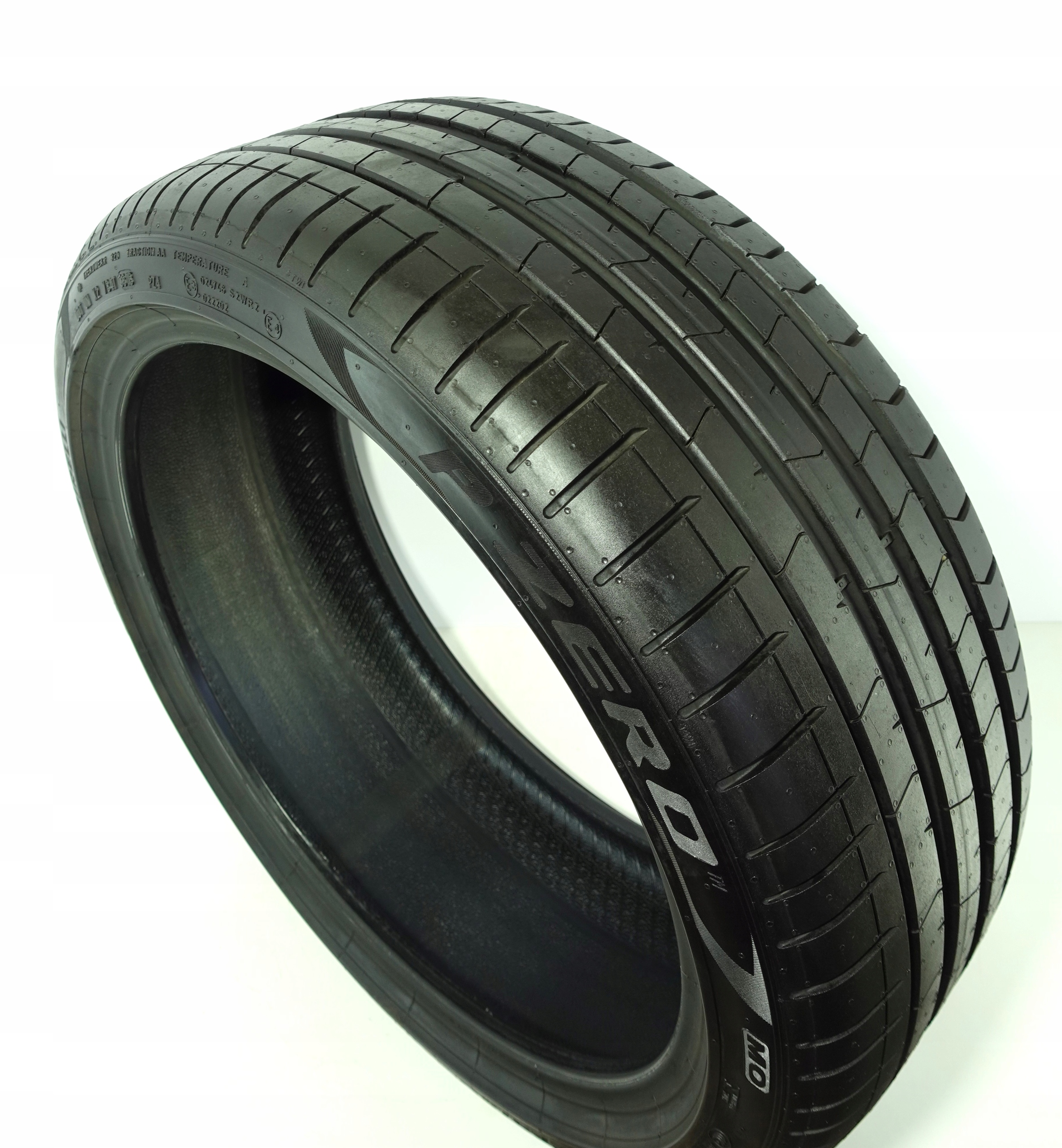 Pirelli P Zero 225/40R19 93 W wzmocnienie (XL) MO