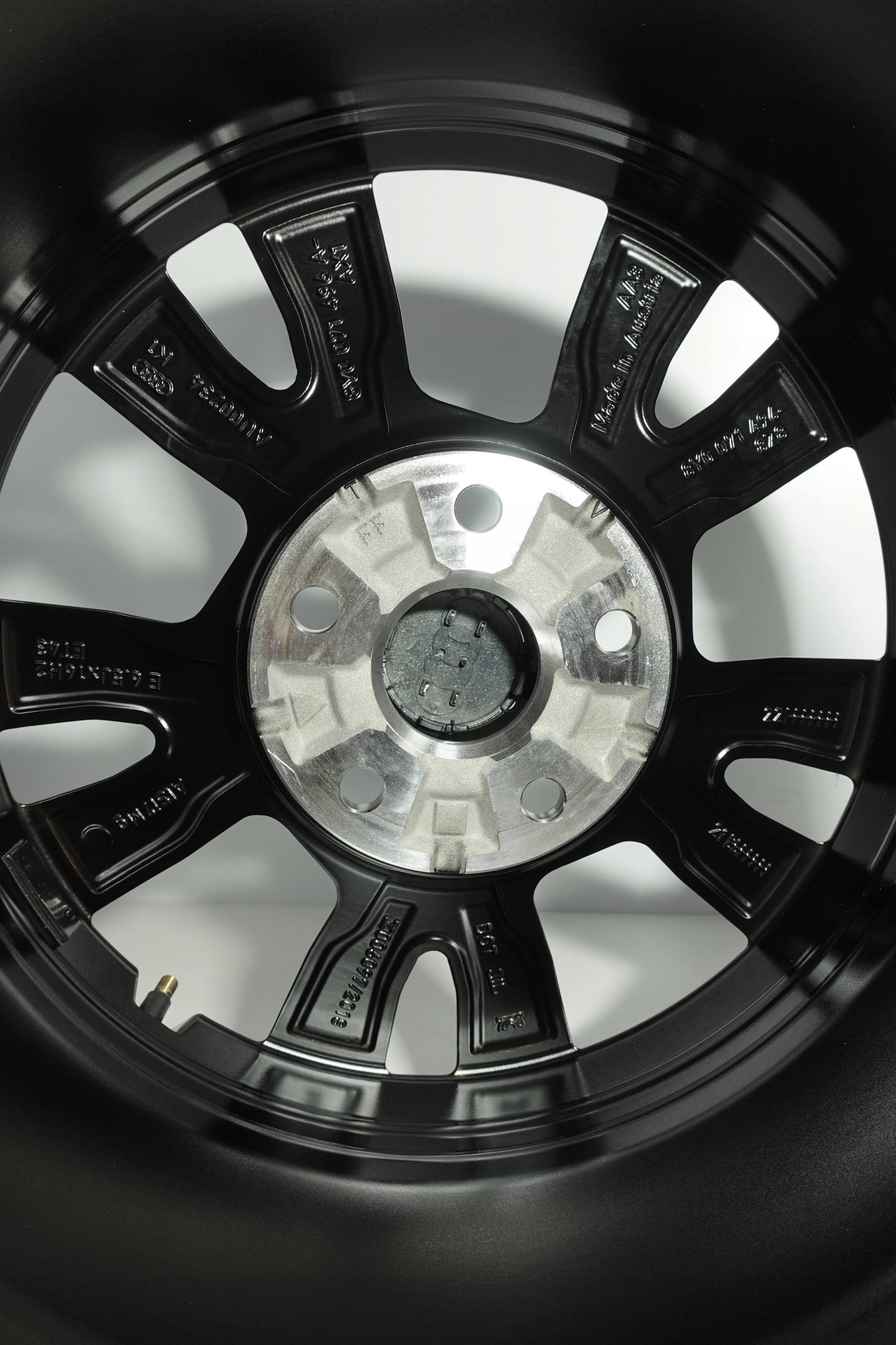 Felgi aluminiowe VOLKSWAGEN 8Y0071496-8Z8 16" 5x112 ET 43 NOWE ORYGINALNE