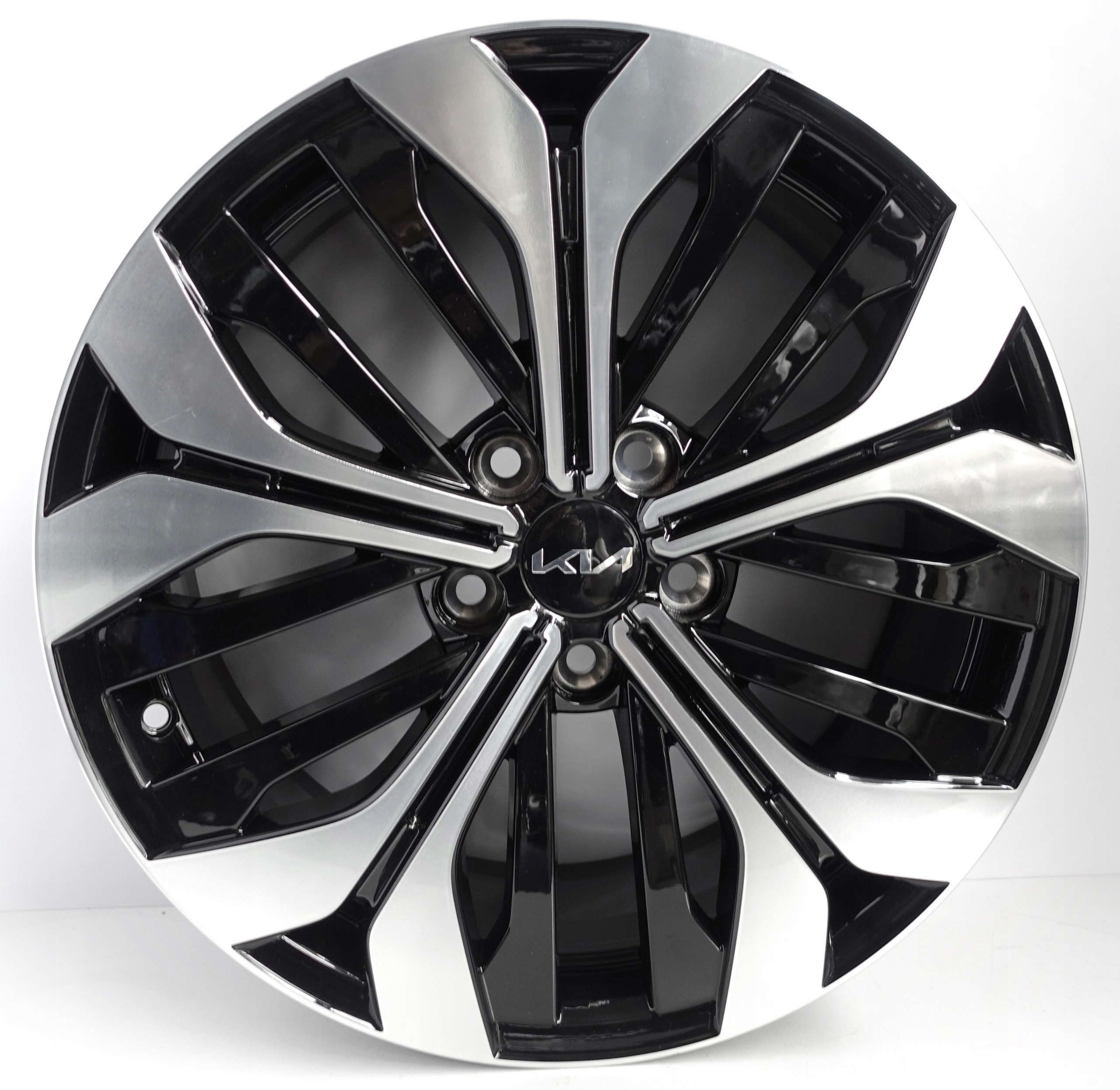 Felgi aluminiowe KIA 7.5" x 18" 5x114.3 ET 45 403007567R RENAULT