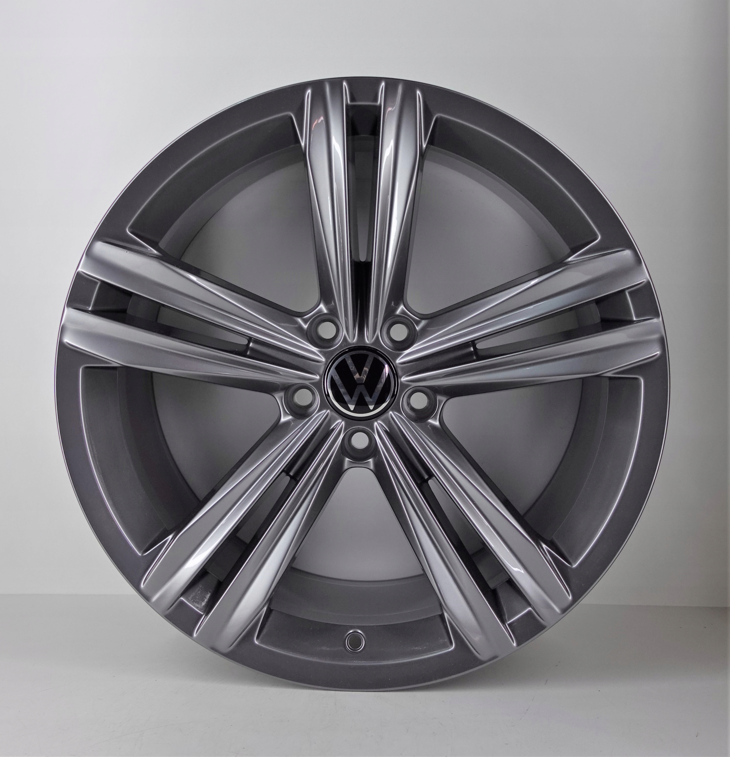 FELGI KOMPLET19″ VW TIGUAN 8.5Jx19 ET38 5NN601025D