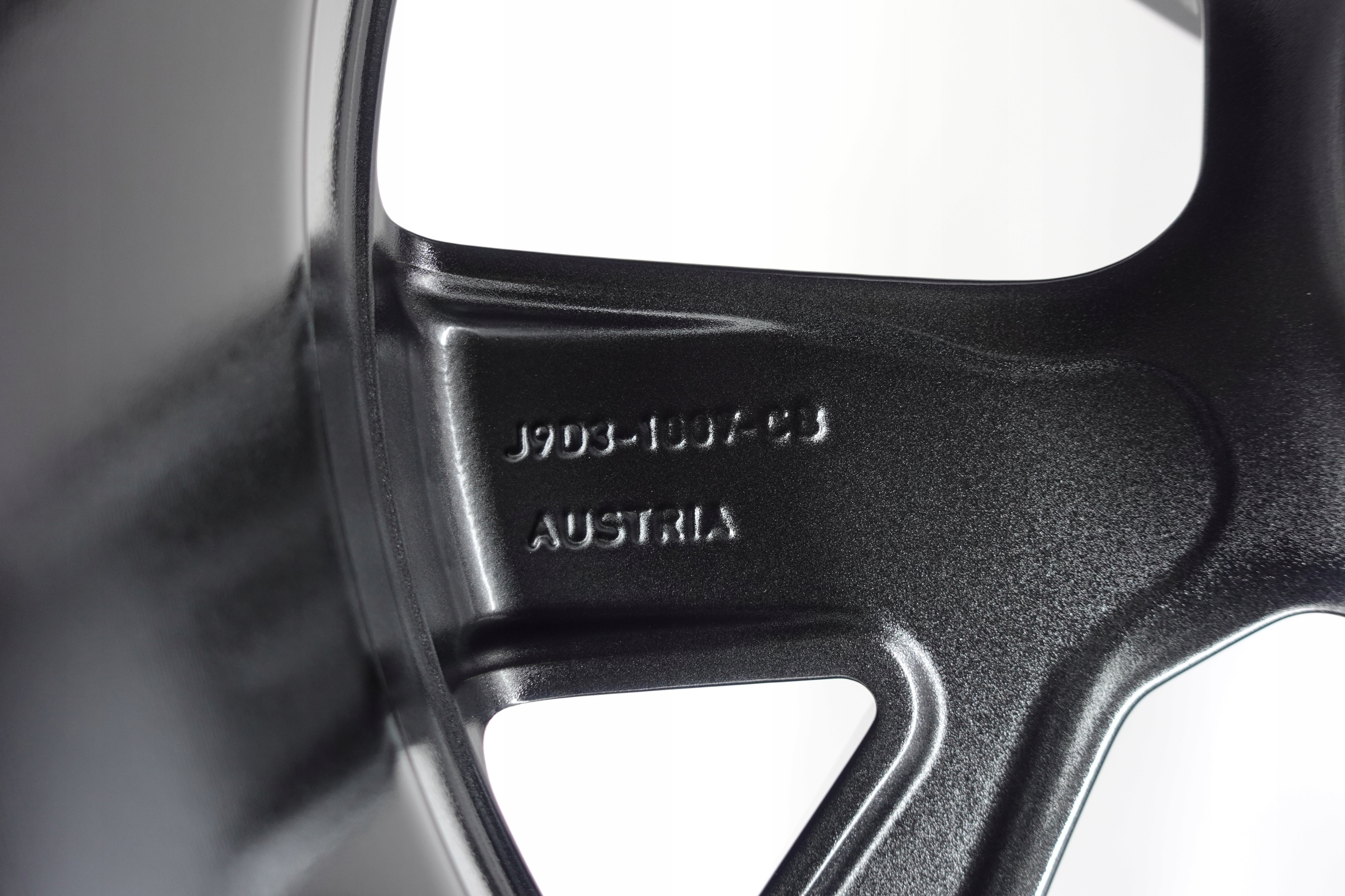 NOWE ALUFELGI VOLVO EX30 20cali 5x108 8J J9D3-1007-KB grafit poler