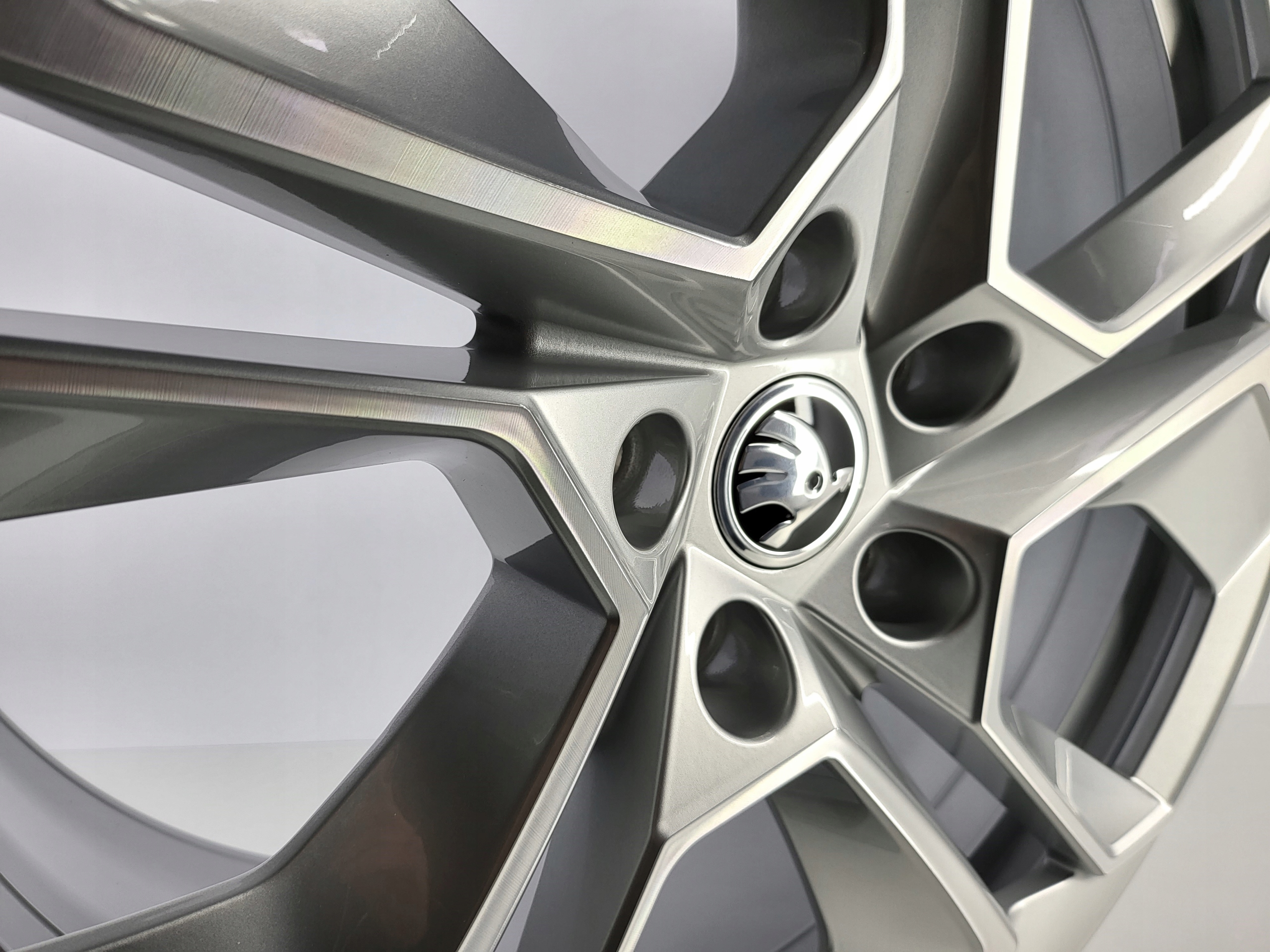 Felgi aluminiowe SKODA OCTAVIA 19" 7.5J 5x112 ORYGINALNE 5E3 601 025T